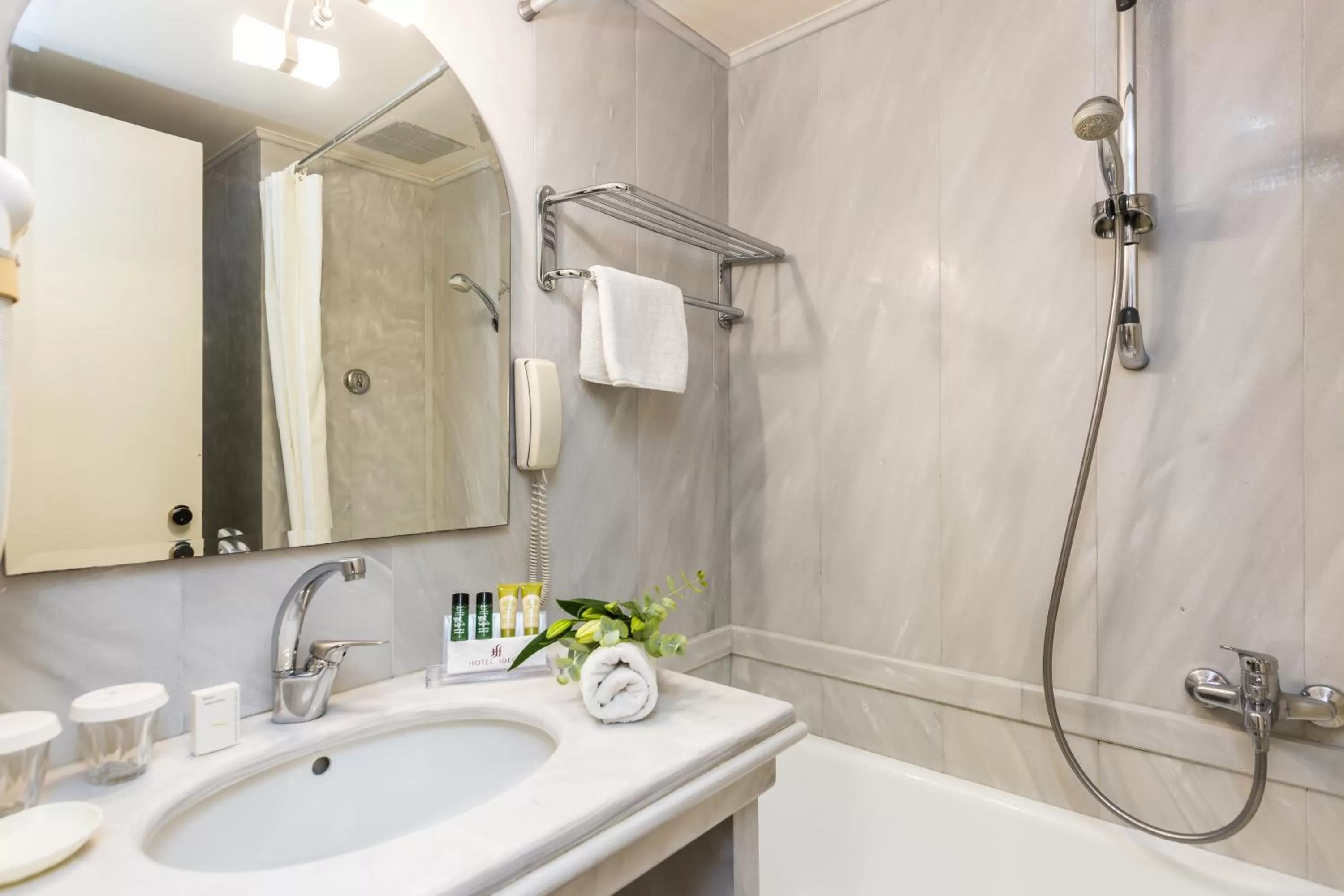 Bathroom in Hotel Ideon