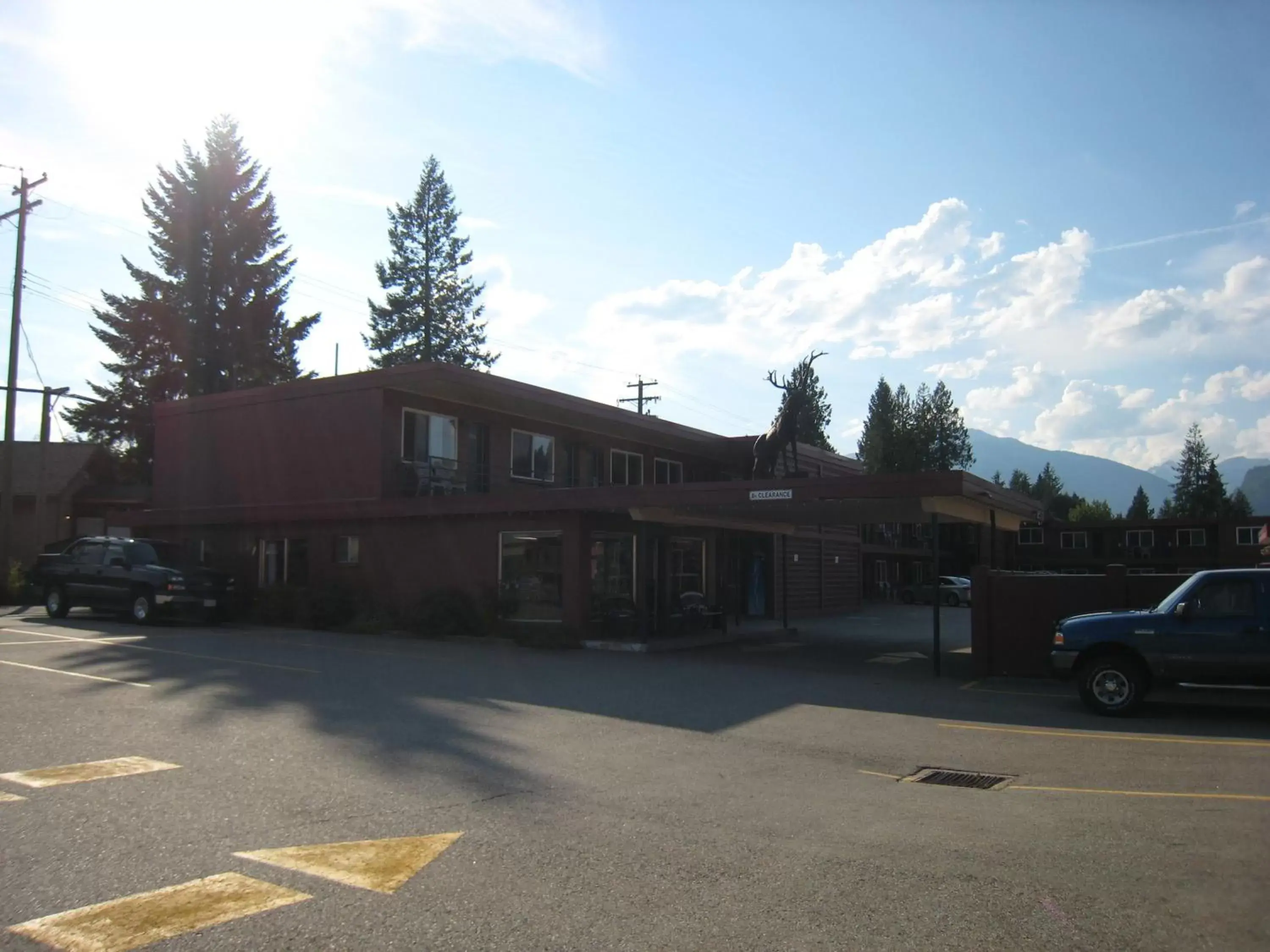 Facade/entrance, Property Building in Revelstoke Lodge