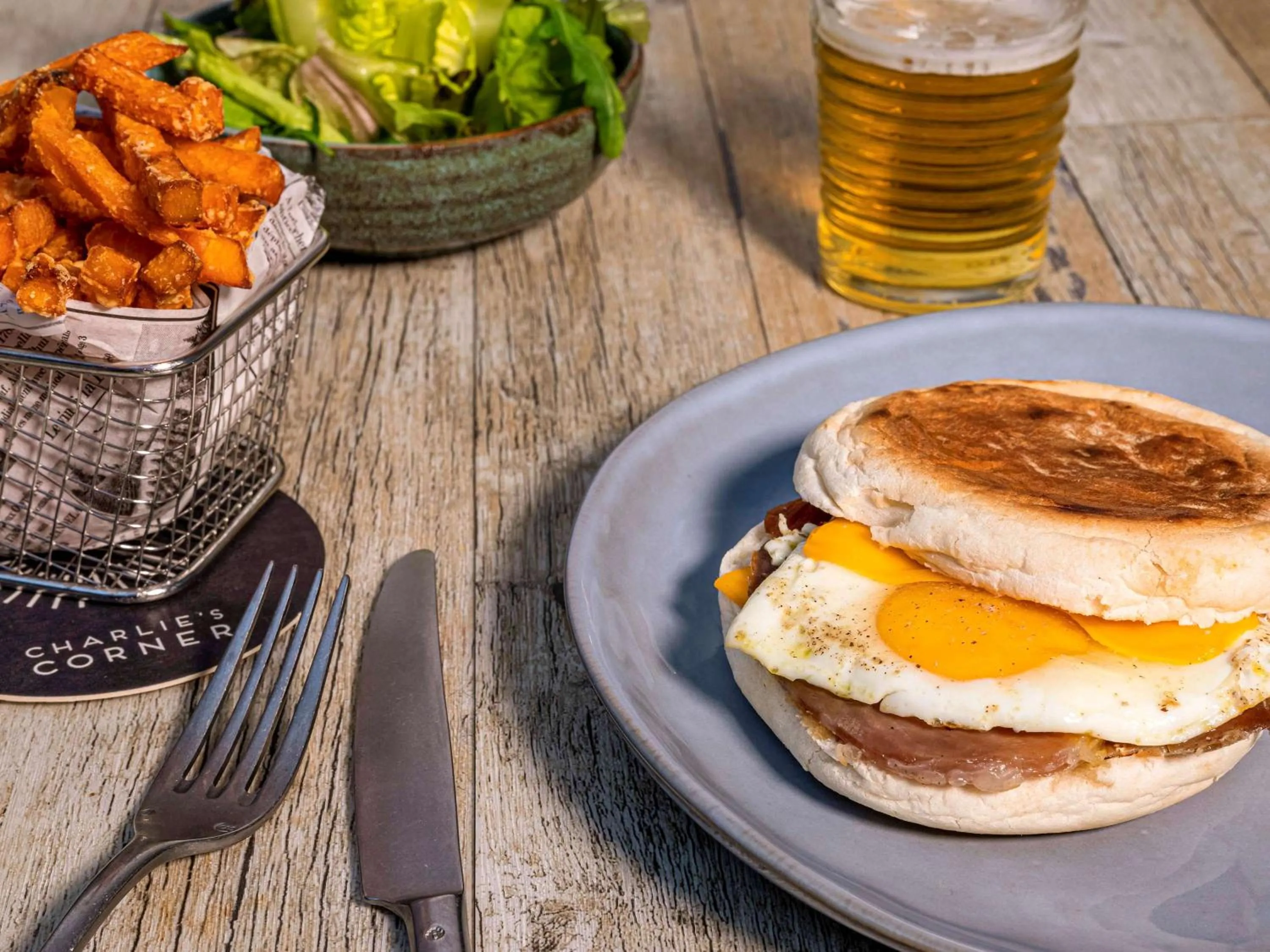 Restaurant/places to eat in ibis Nanterre La Défense