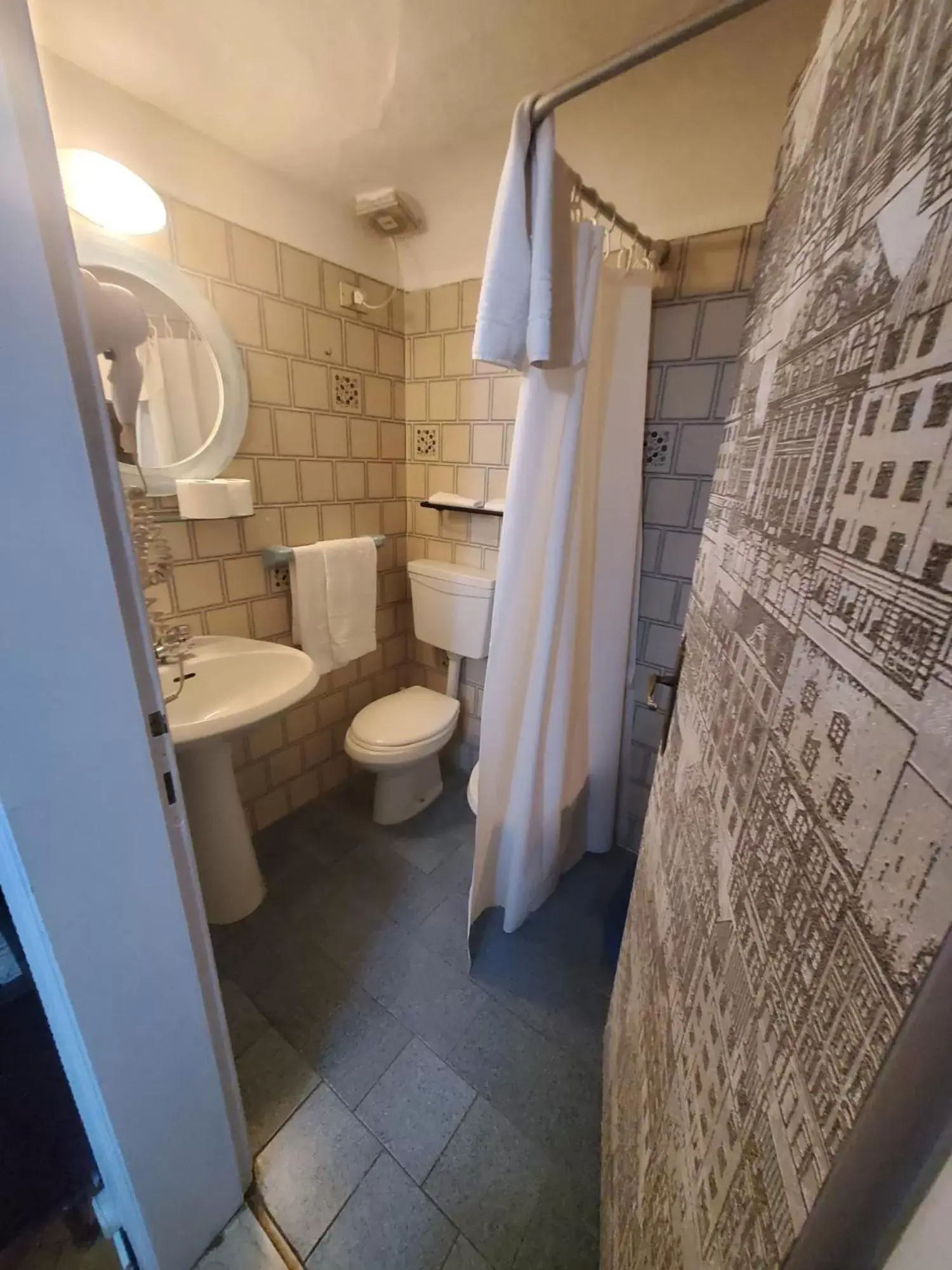 Bathroom in Hotel Fedora