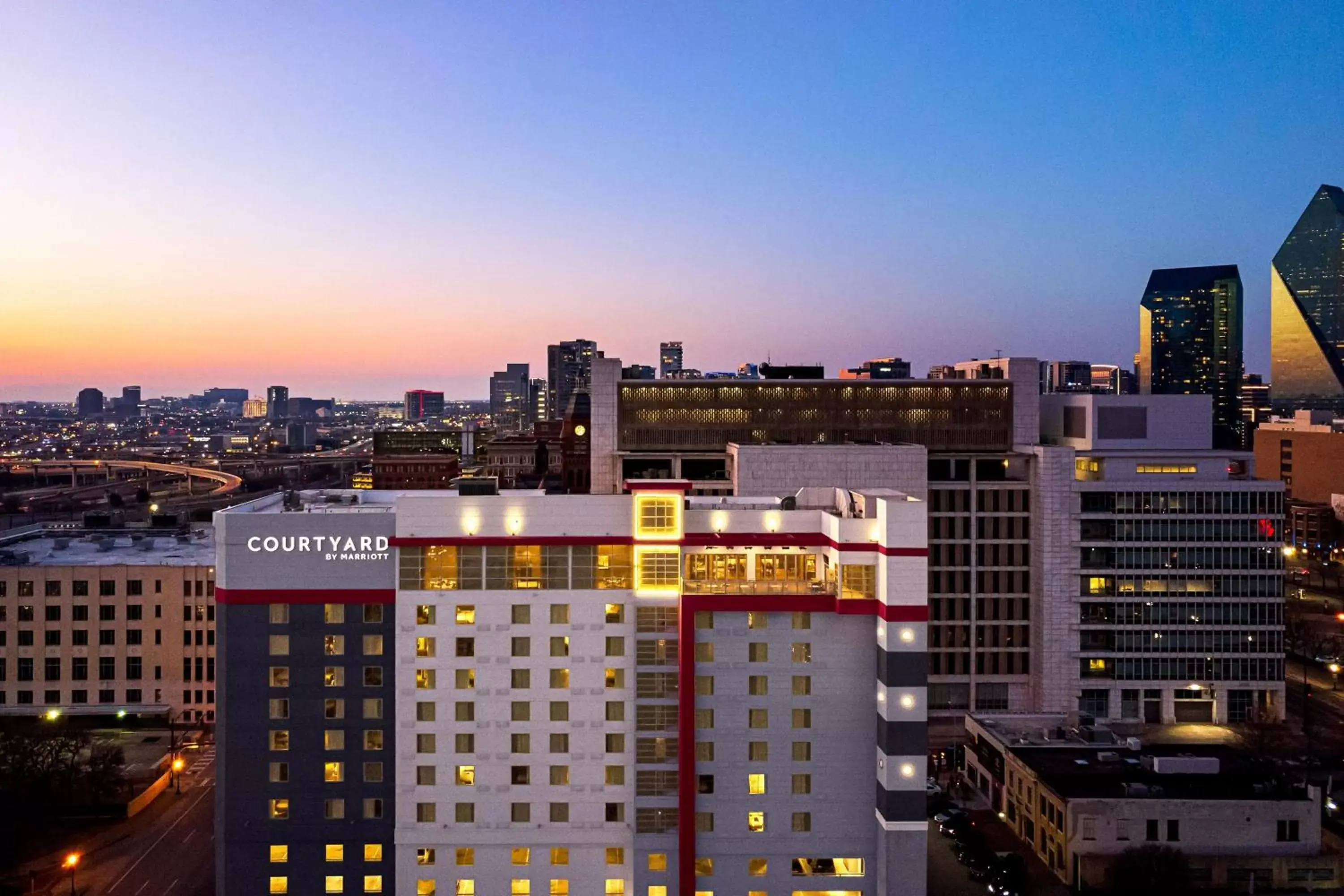 Property building in Courtyard by Marriott Dallas Downtown/Reunion District