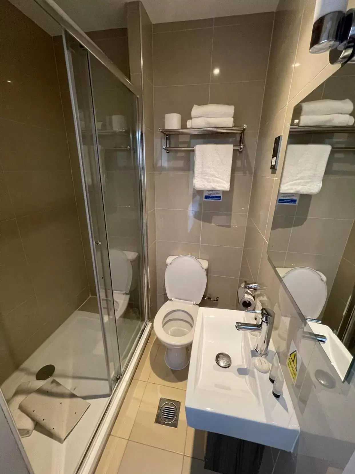 Bathroom in Elsinore Hotel Llandudno
