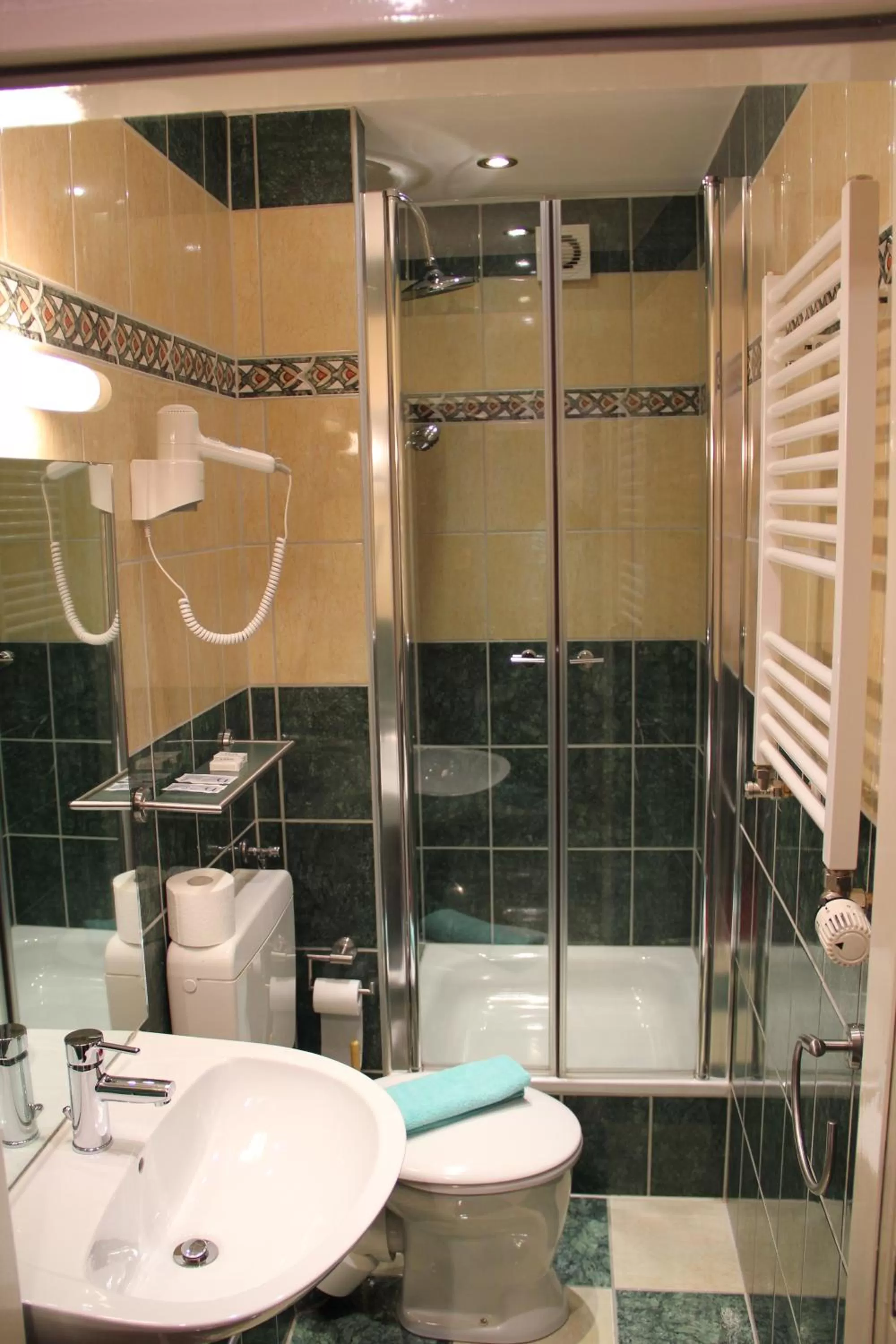 Bathroom in Wali's Hotel