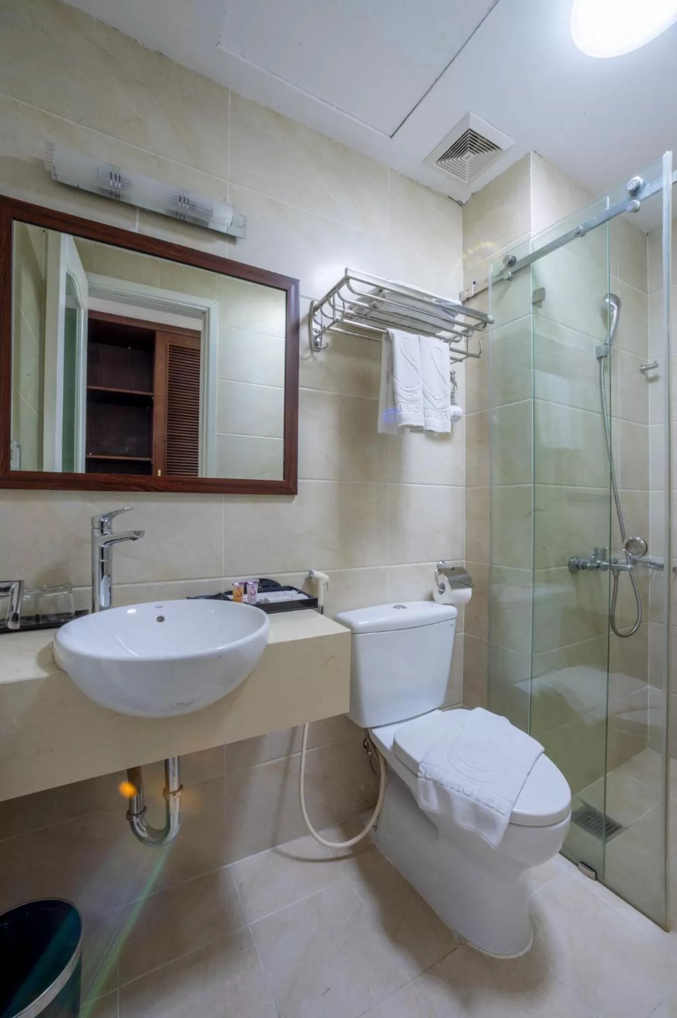 Bathroom in Hanoi Suji Hotel