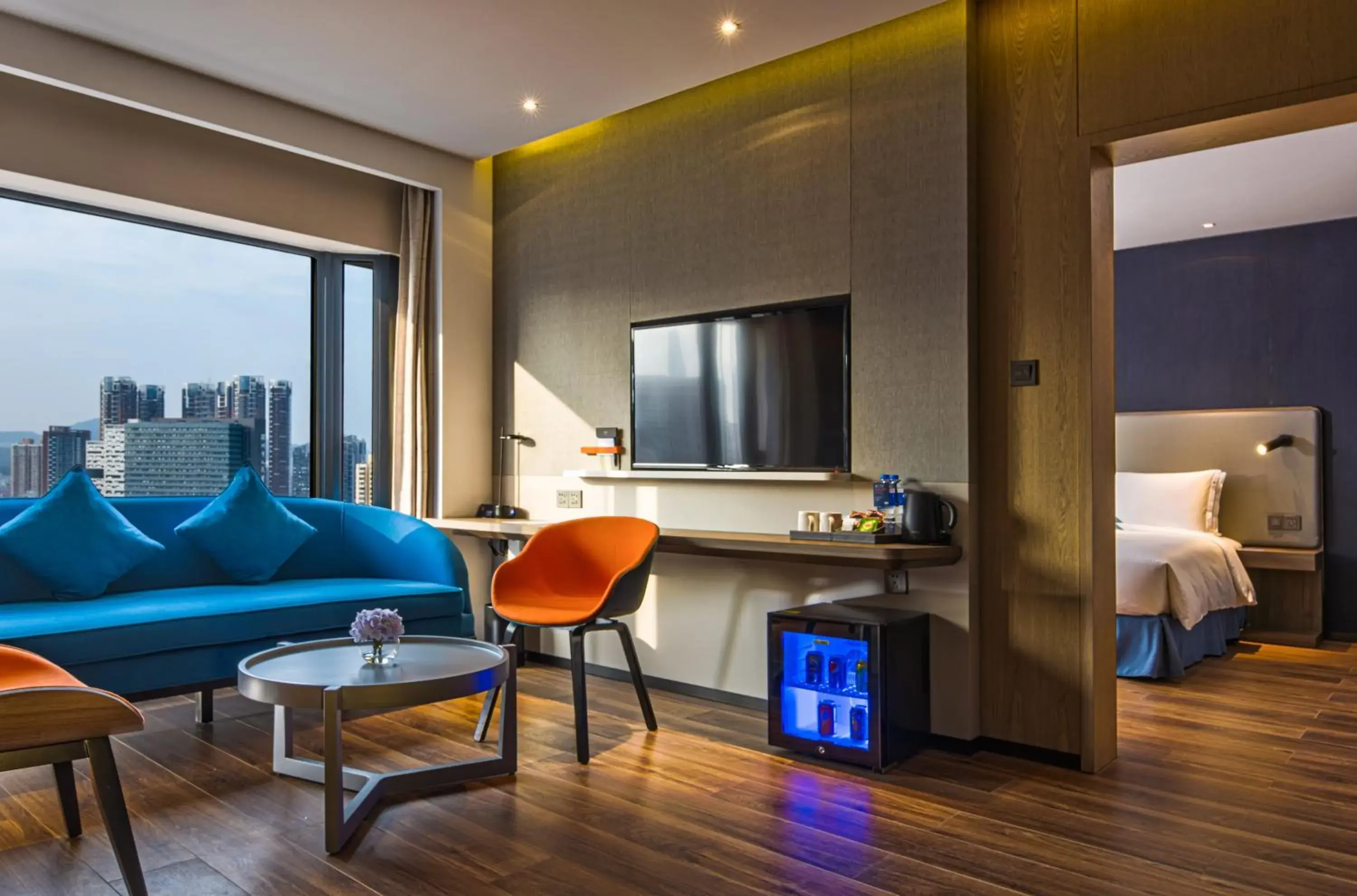 Photo of the whole room, TV/Entertainment Center in Holiday Inn Express Shenzhen Dongmen