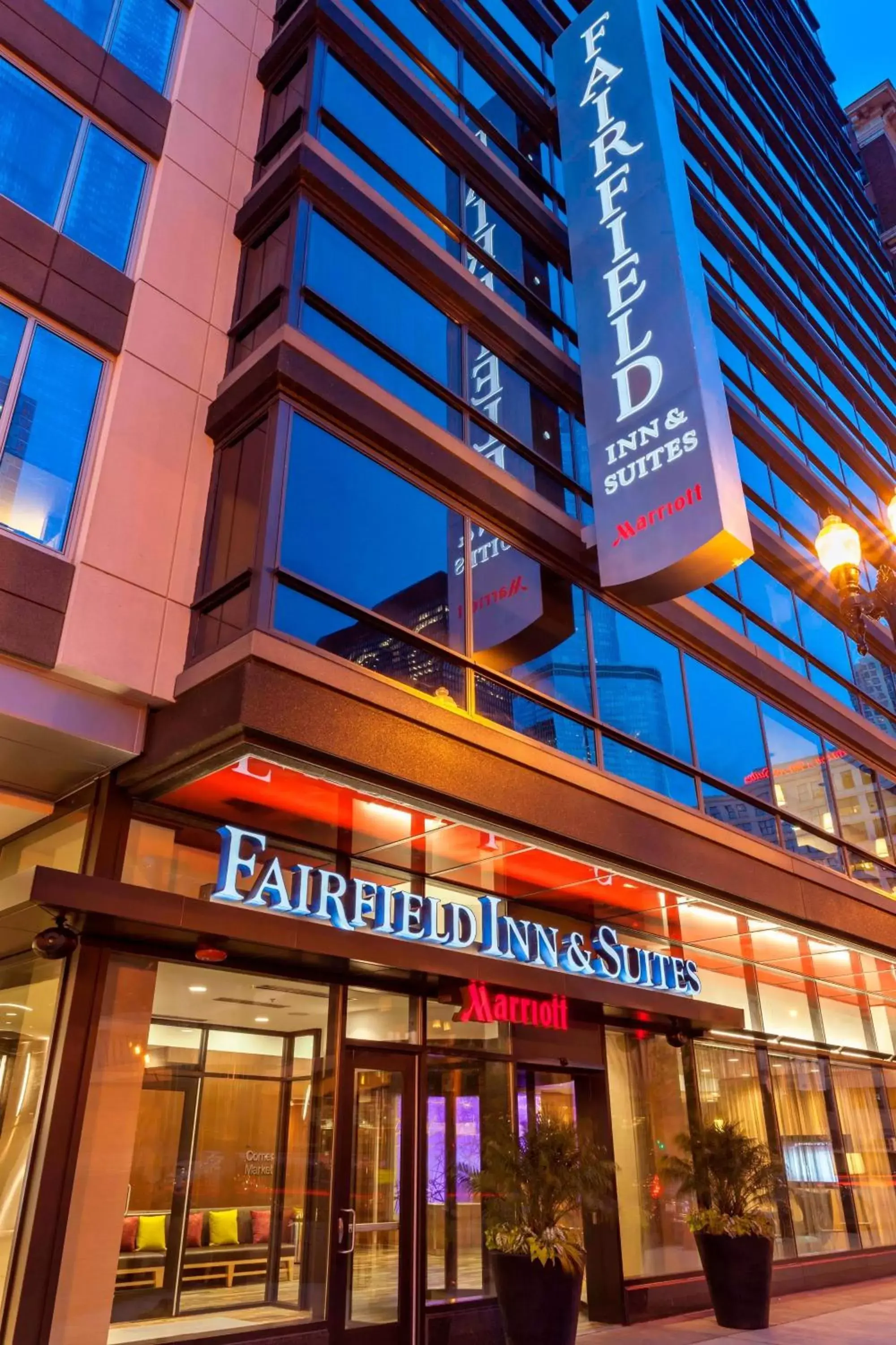 Property building in Fairfield Inn and Suites Chicago Downtown-River North
