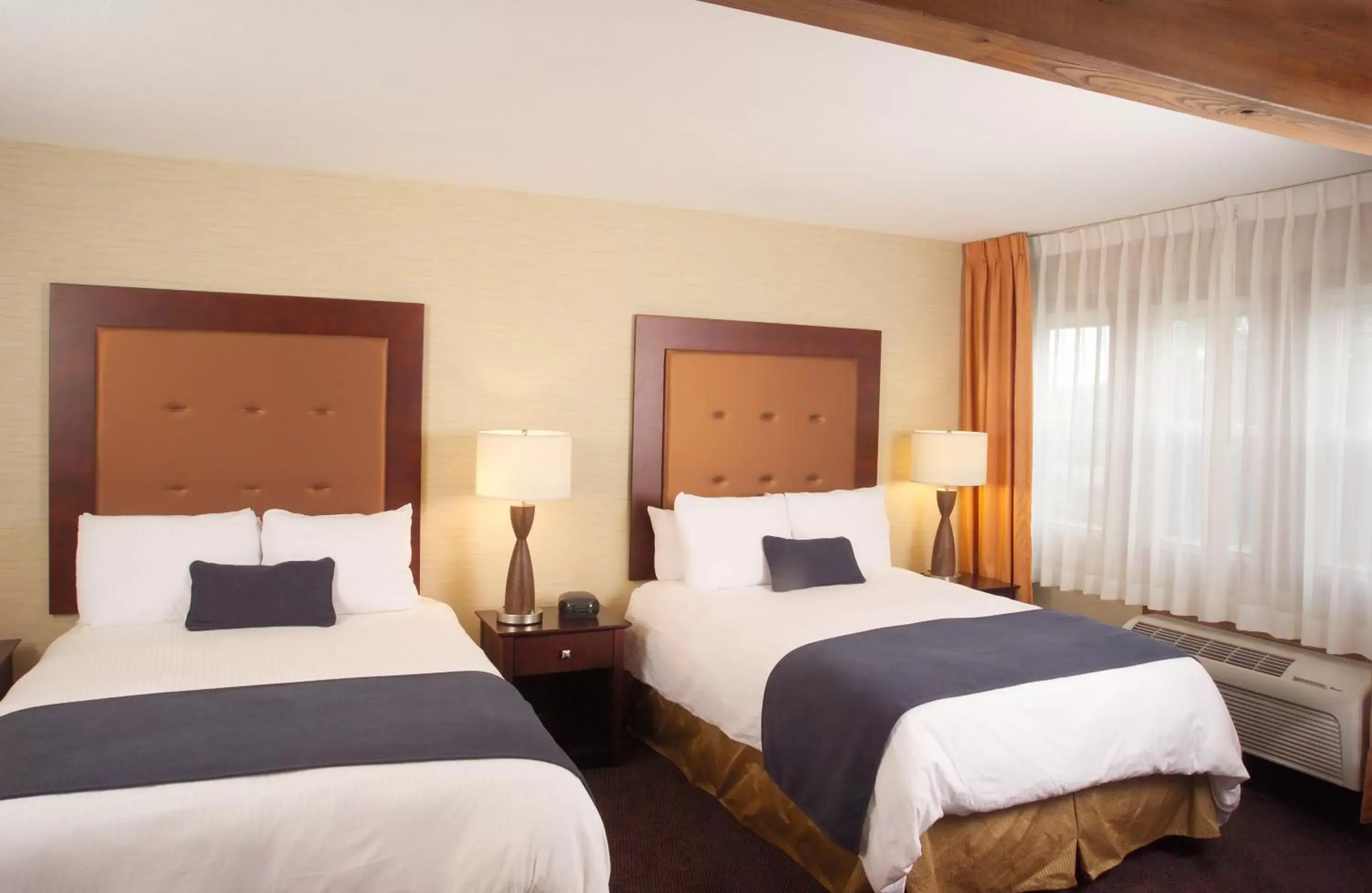 Bed in Ivy Court Inn and Suites Bed in Ivy Court Inn and Suites