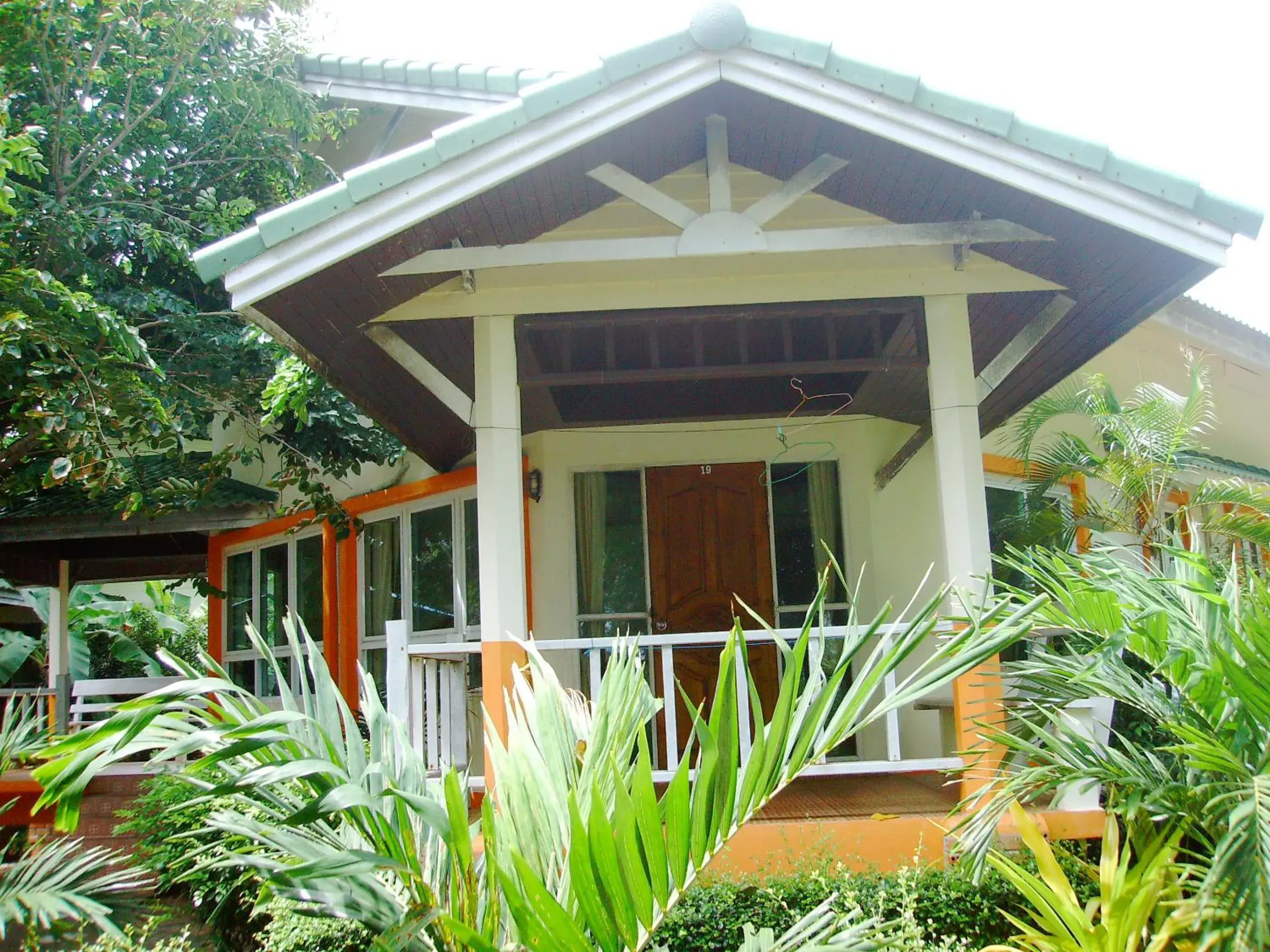 Facade/entrance, Property Building in Lanta Palm Beach Resort