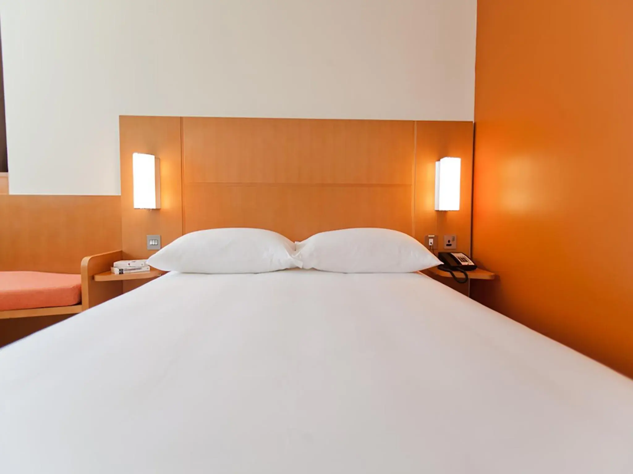 Bedroom, Bed in Ibis Abu Dhabi Gate Bedroom, Bed in Ibis Abu Dhabi Gate