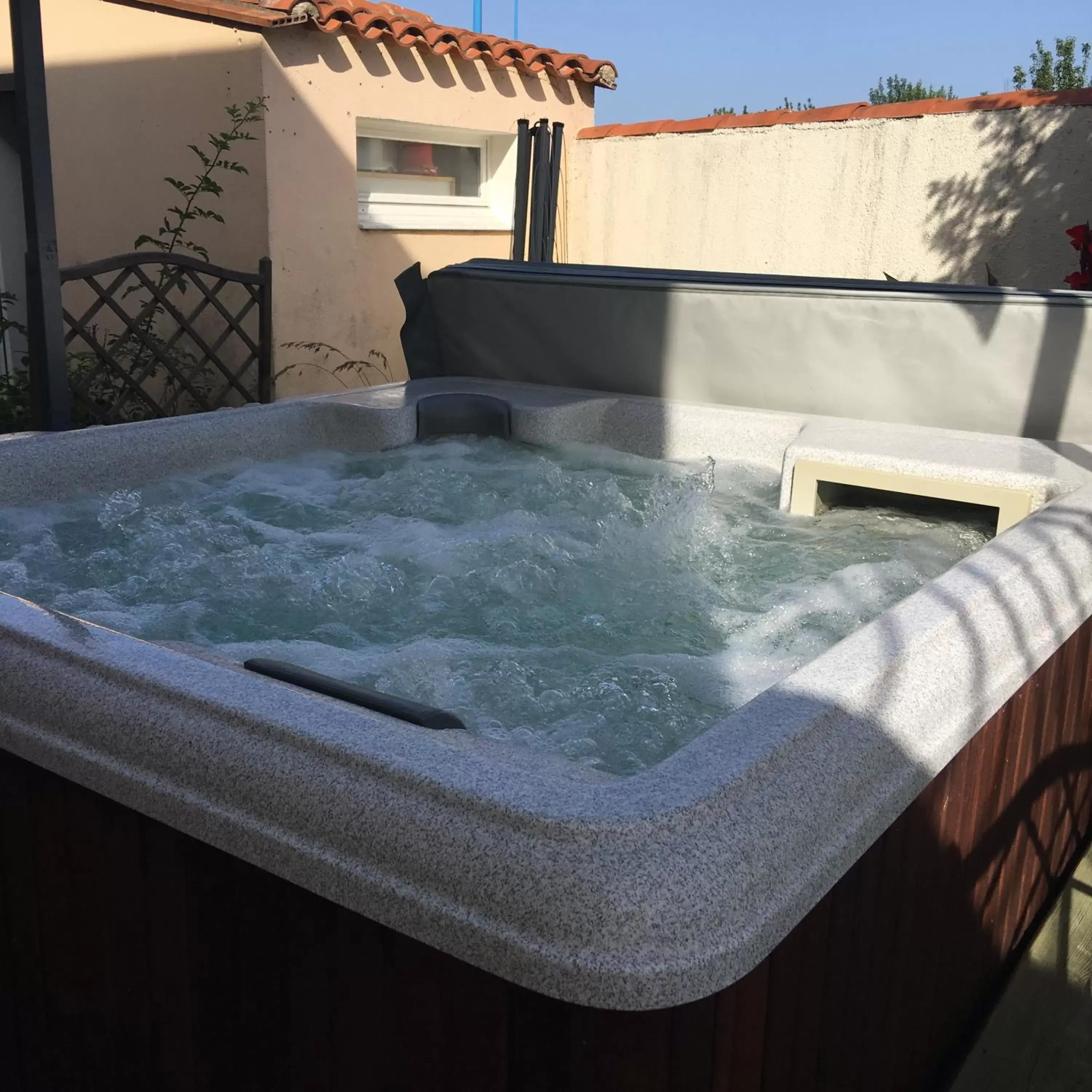 Hot Tub in Happy House St Cyp