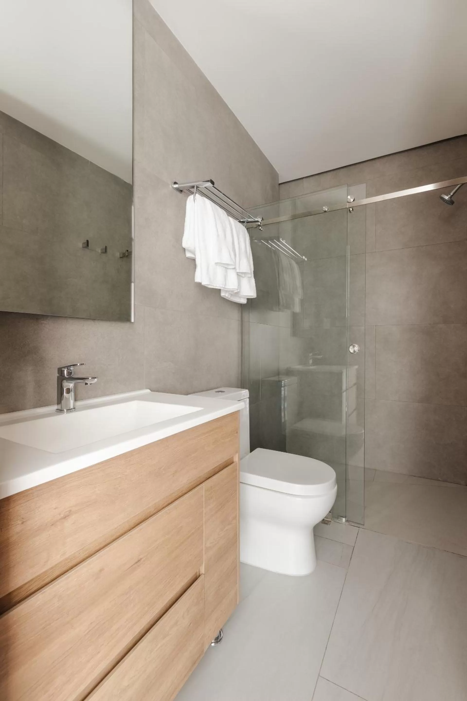 Living room, Bathroom in Sonder La Cima