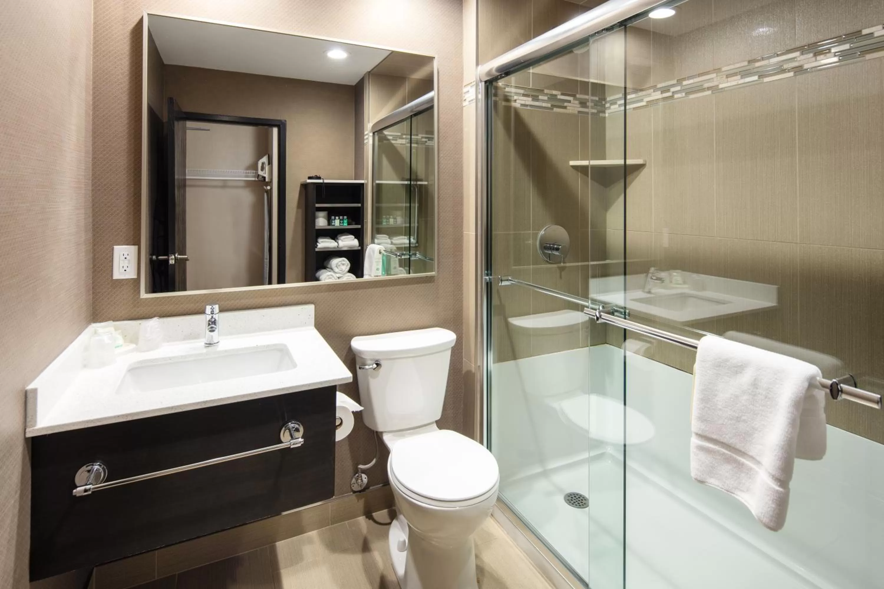 Bathroom in Stonecroft Inn