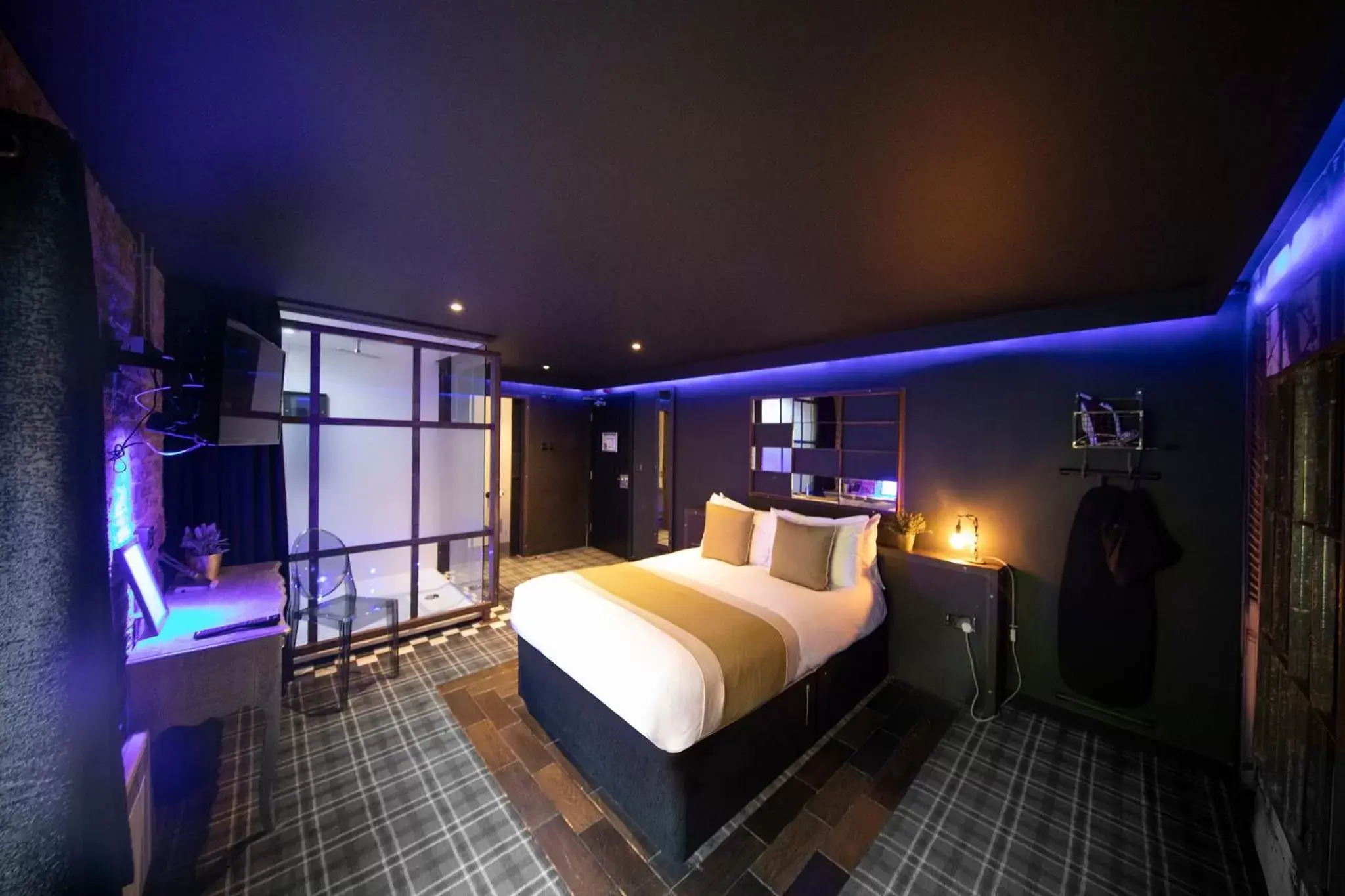 Bedroom, Bed in Briggate Hotel