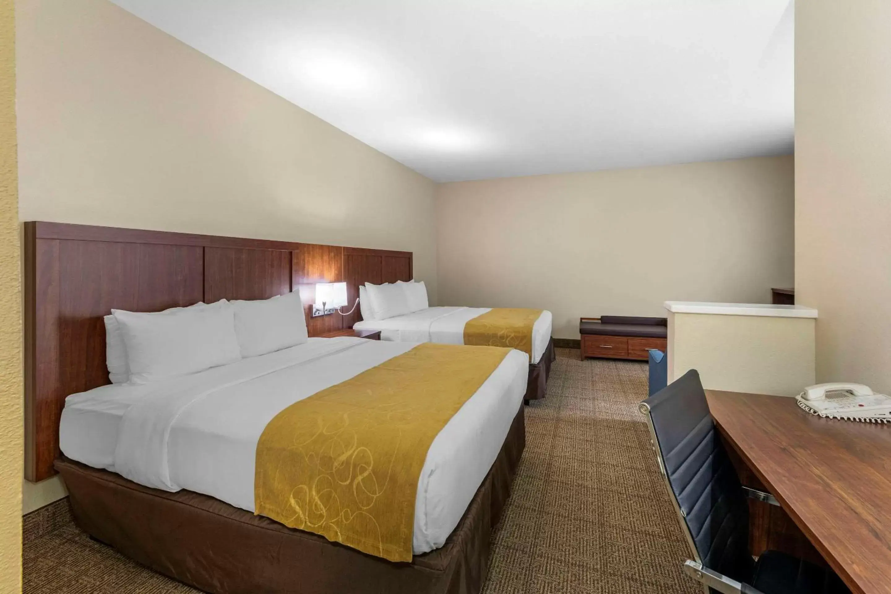 Bedroom, Bed in Comfort Suites Tulare