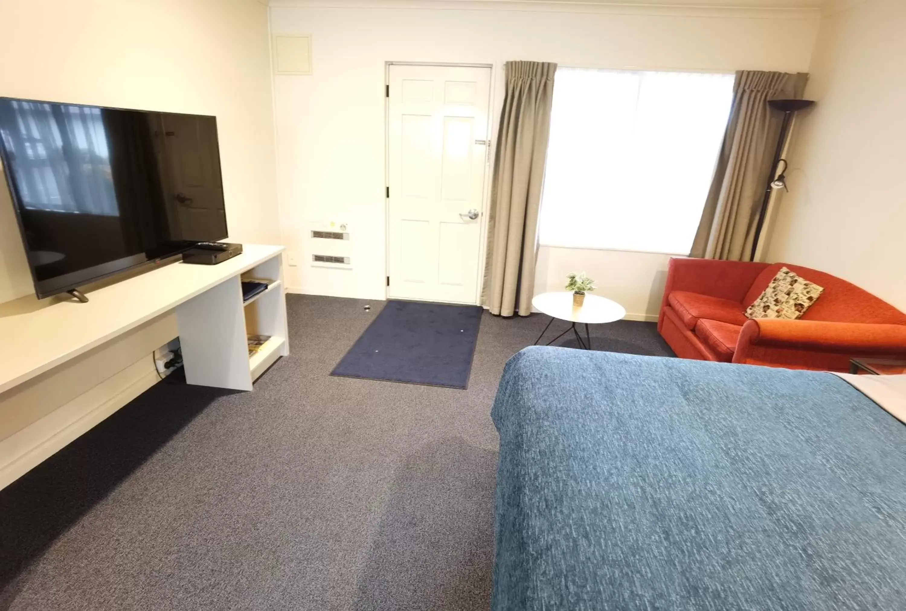 TV and multimedia, Bed in Harringtons Motor Lodge TV and multimedia, Bed in Harringtons Motor Lodge