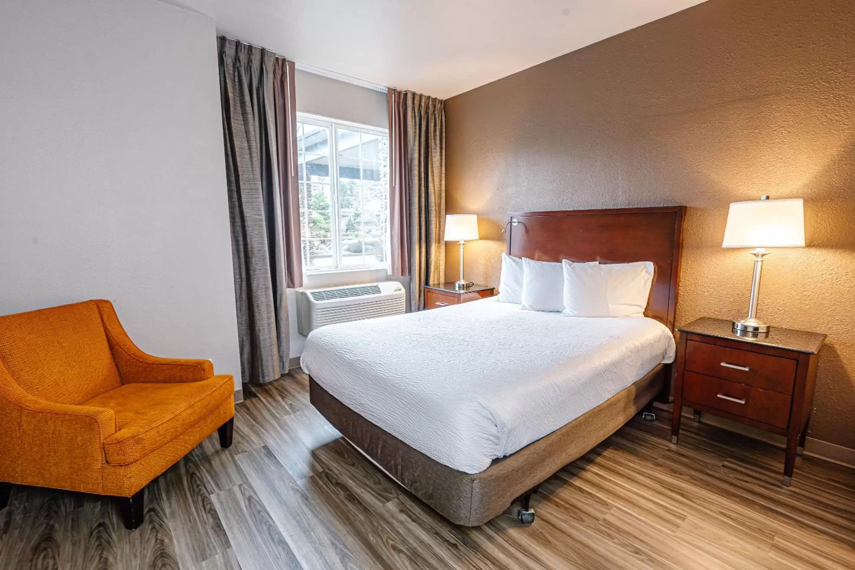 Bed in The Ashley Inn & Suites Bed in The Ashley Inn & Suites