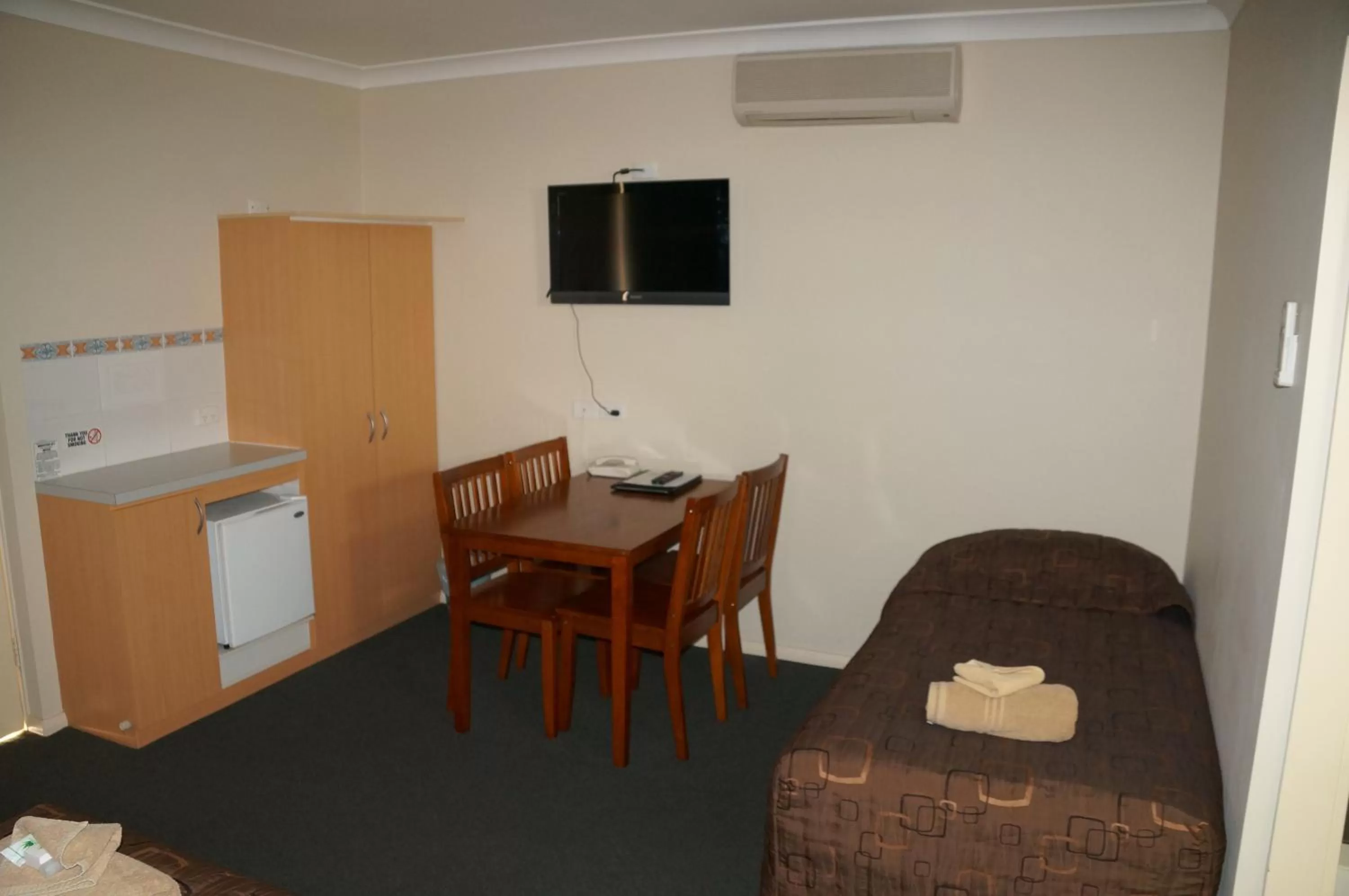 Bed in Green Gables Motel