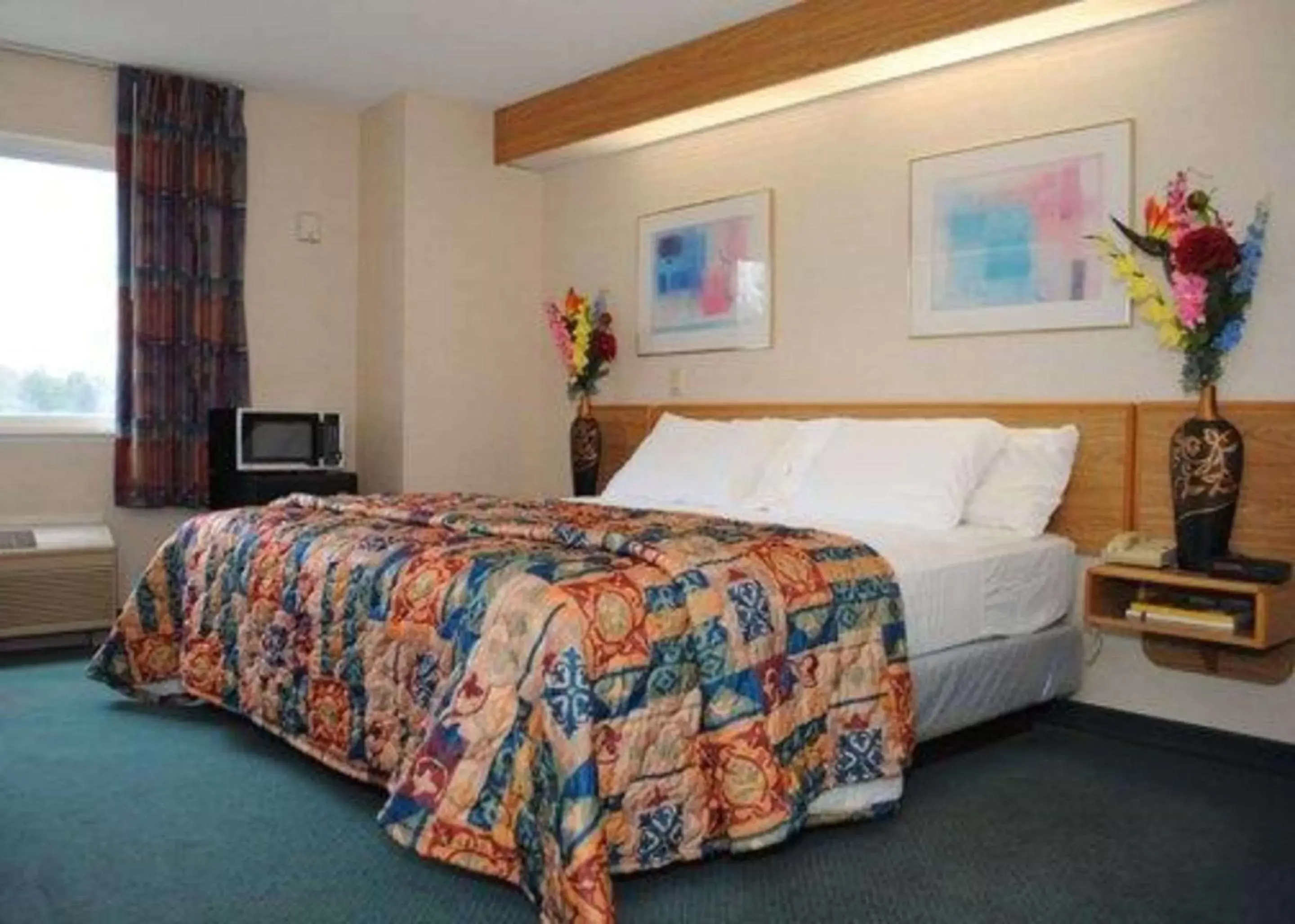 Photo of the whole room, Bed in Rodeway Inn Willington North