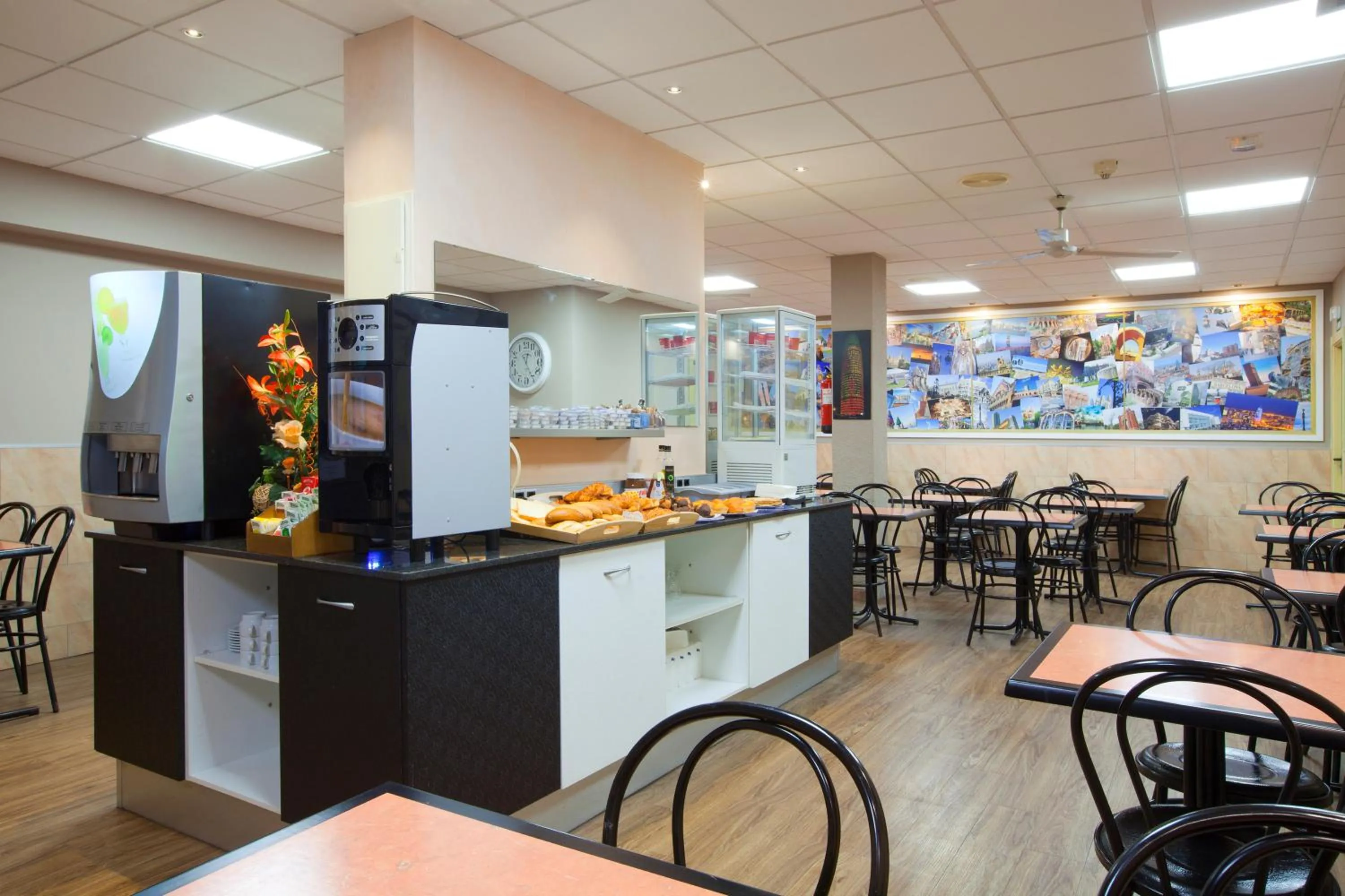 Lounge or bar in Hostal Barcelona