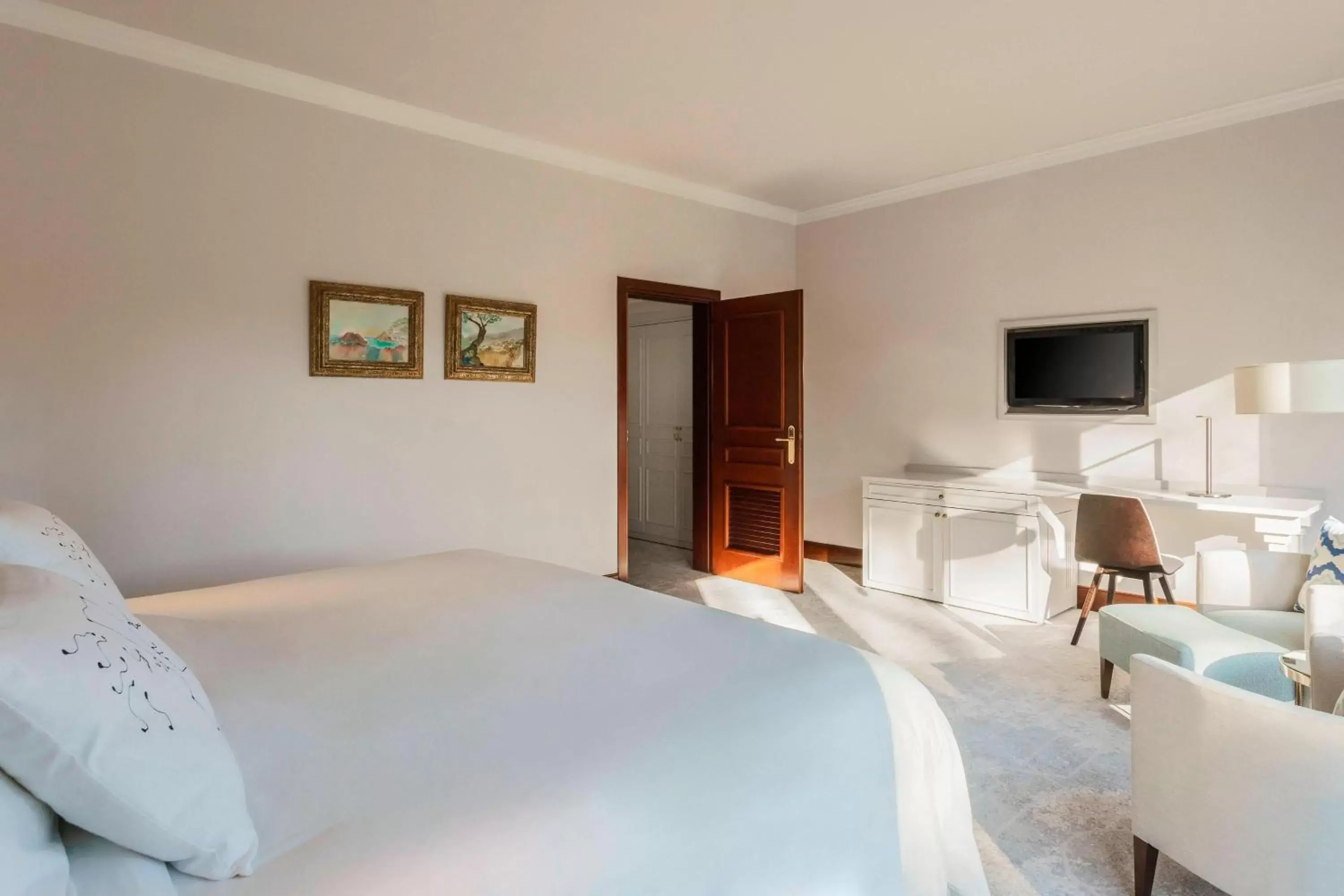 Photo of the whole room, Bed in Castillo Hotel Son Vida, a Luxury Collection Hotel, Mallorca - Adults Only