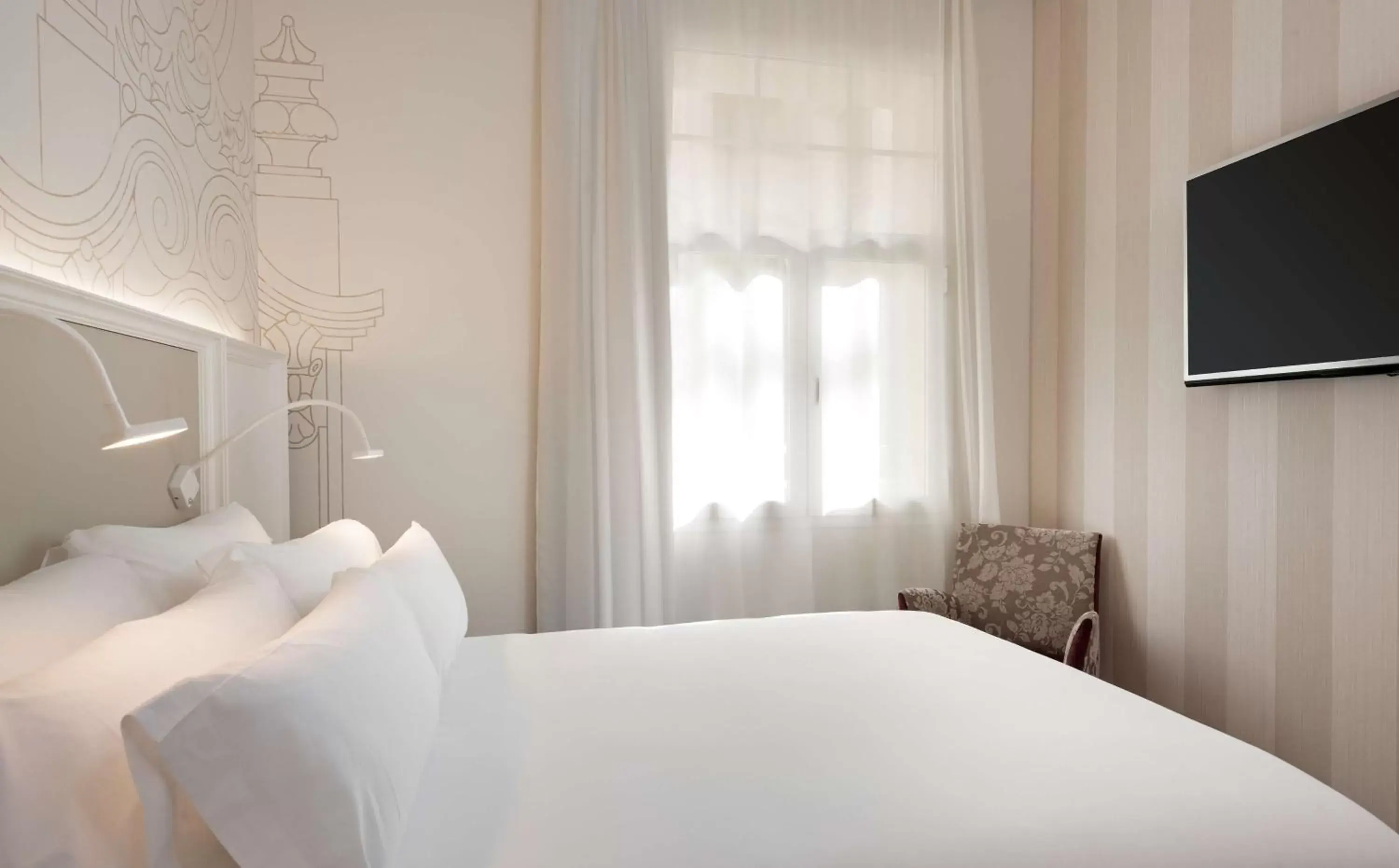 Photo of the whole room, Bed in NH Collection Madrid Abascal Photo of the whole room, Bed in NH Collection Madrid Abascal