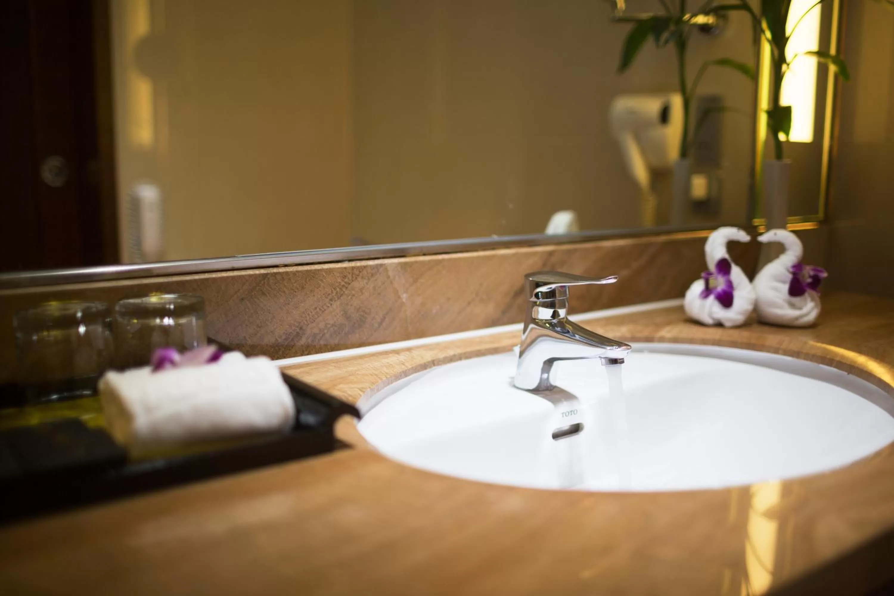 Shower in Royal Halong Hotel