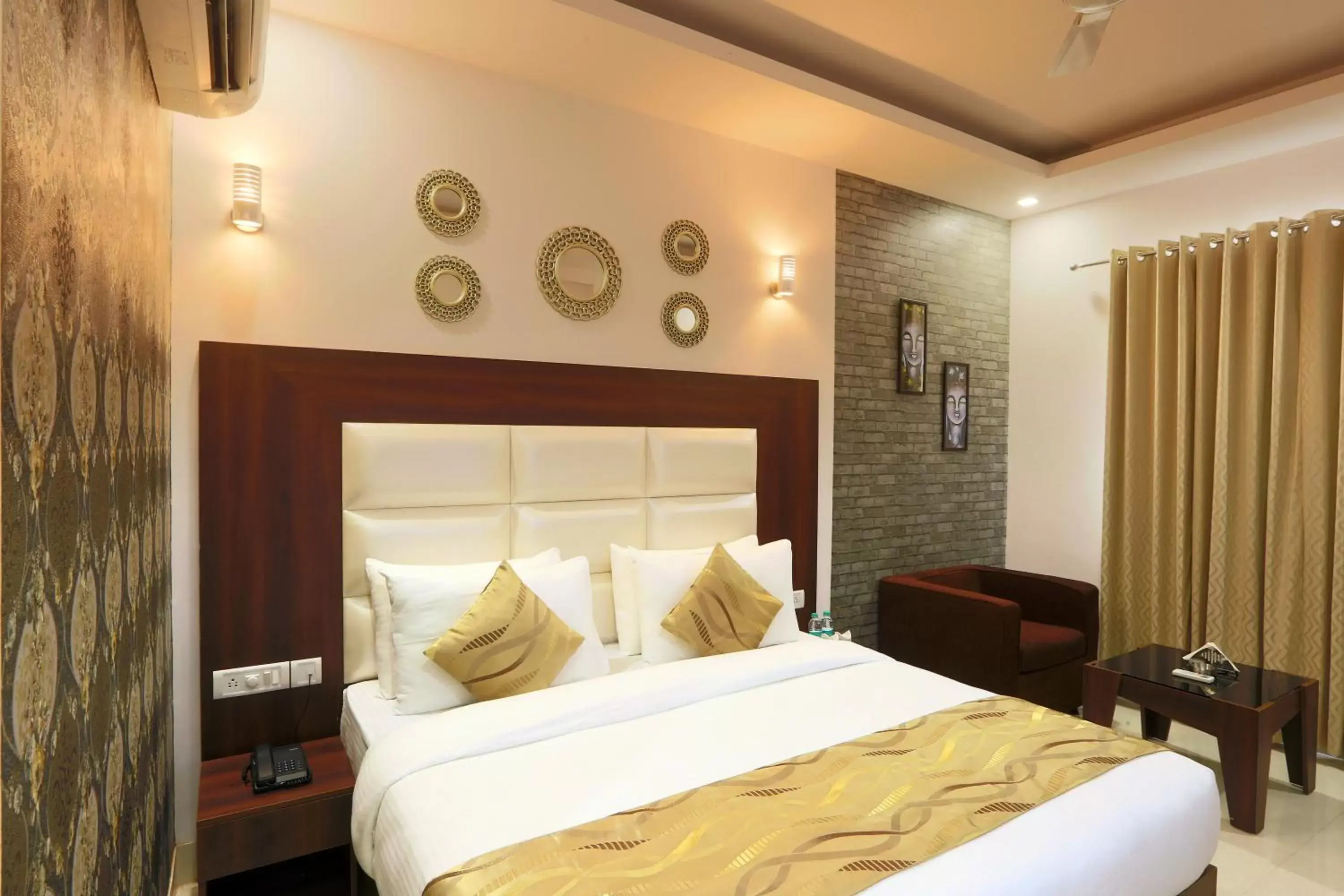 Bed in Hotel Arch - Near Aerocity New Delhi