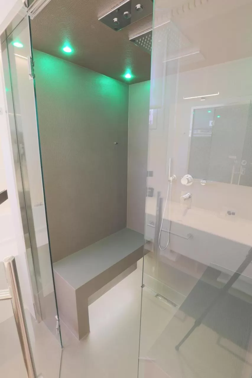 Shower in Grand Hotel Palace