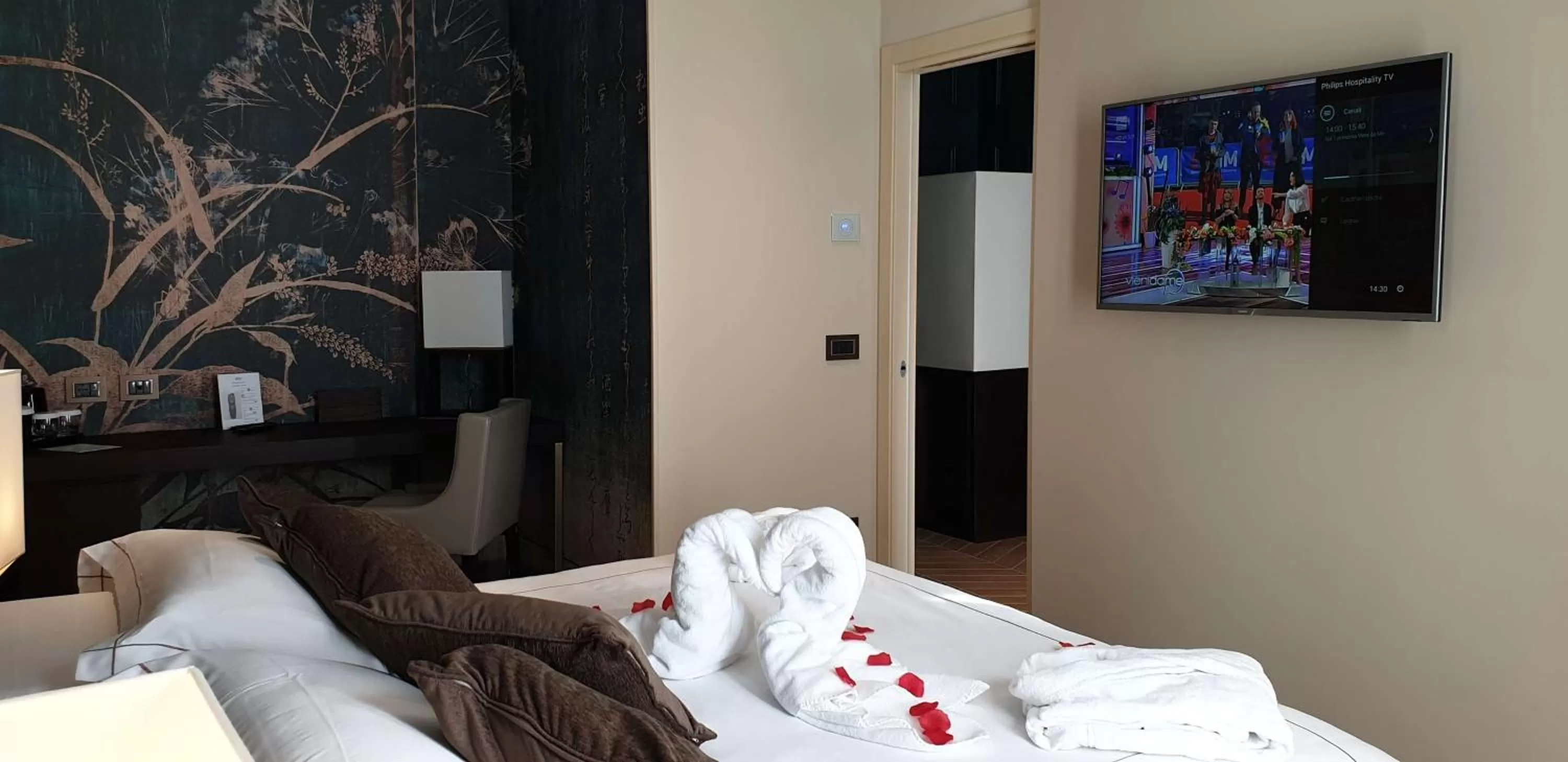 Photo of the whole room, Bed in Best Western Plus Hotel Perla Del Porto