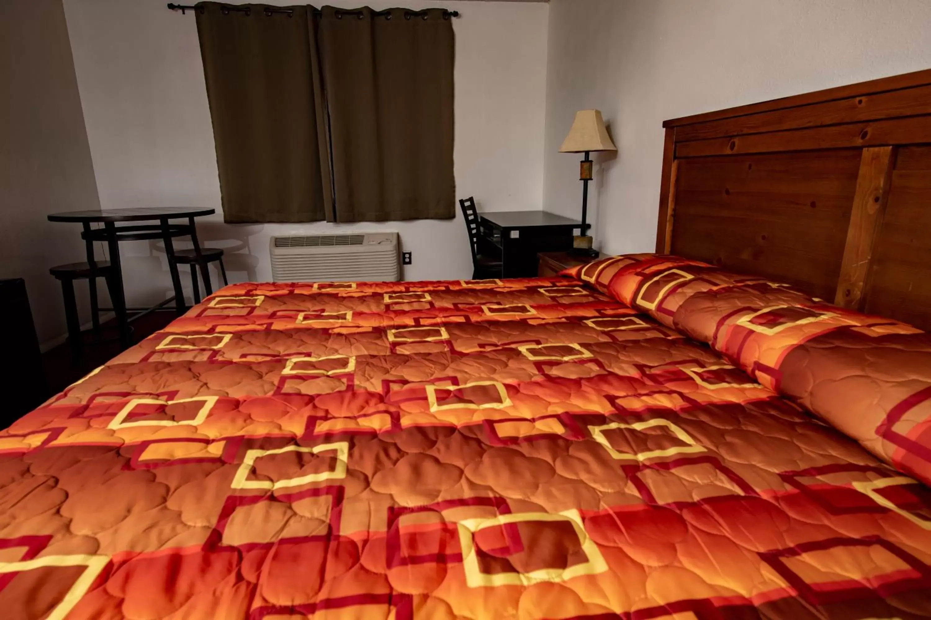 Bedroom, Bed in Tower 64 Motel & RV