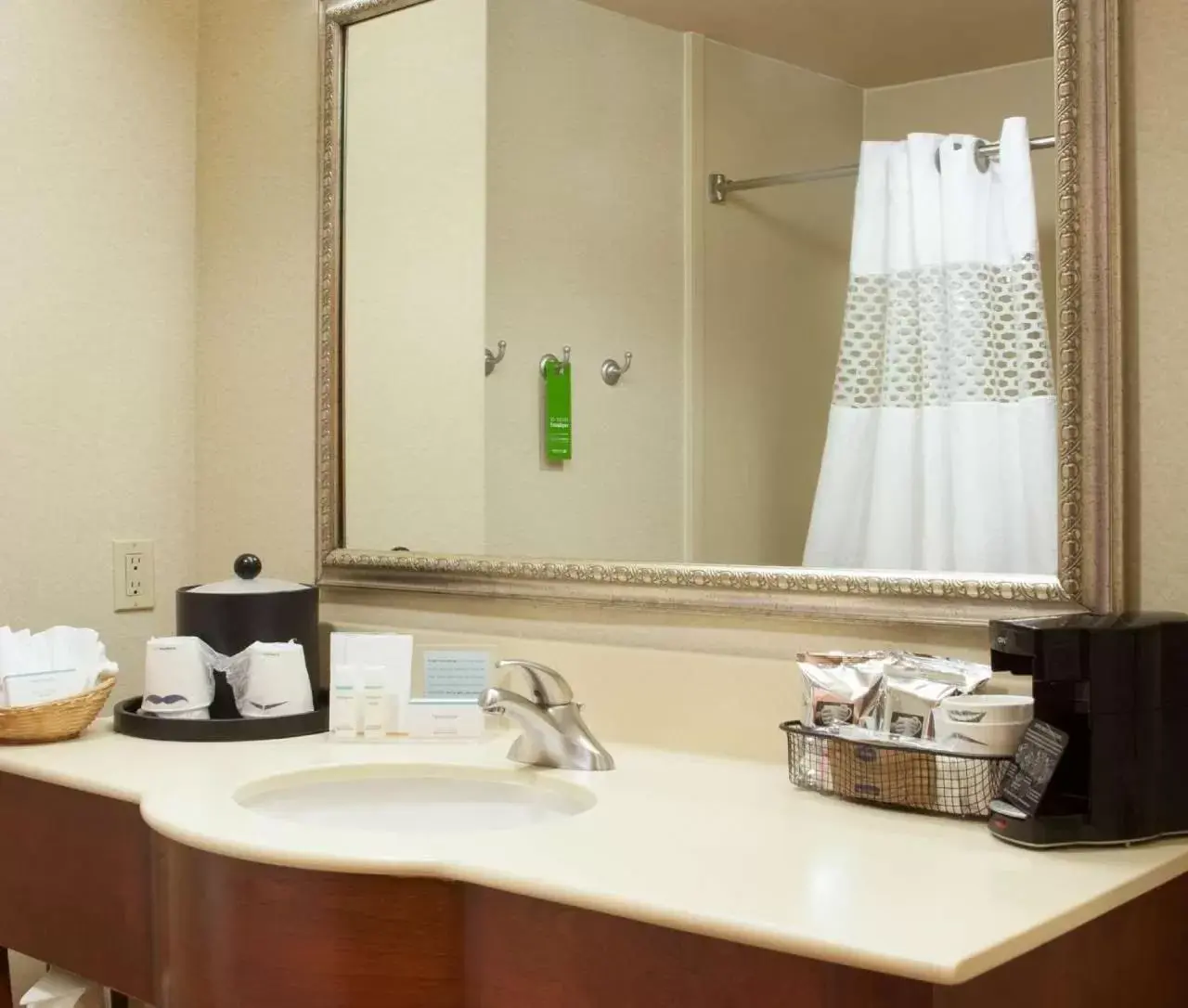 Bed, Bathroom in Hampton Inn and Suites-Brownsville