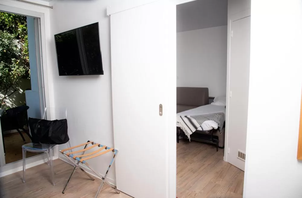 TV and multimedia, Bed in Hotel Les Dunes