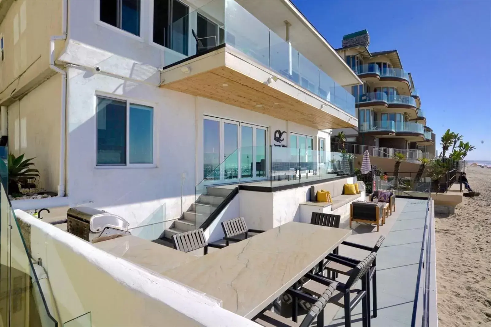 Property building in Ocean Villas Beach Front Property building in Ocean Villas Beach Front