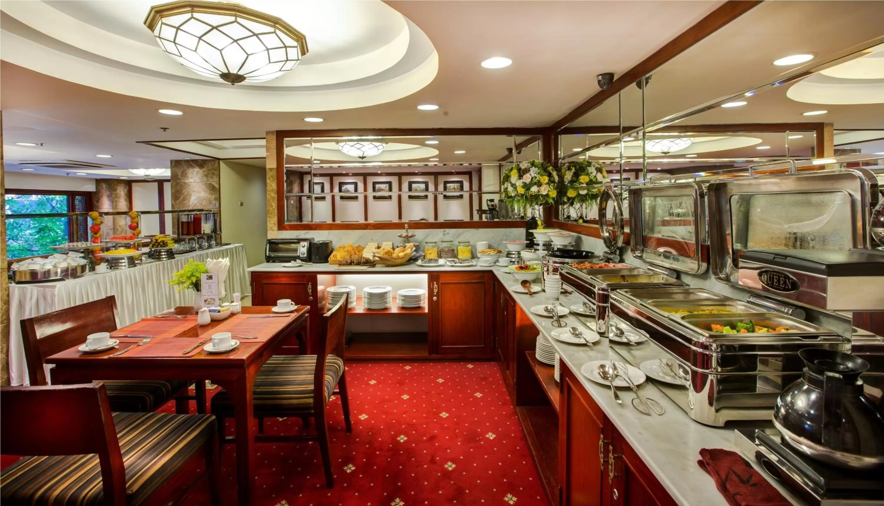 Restaurant/places to eat in Conifer Boutique Hotel