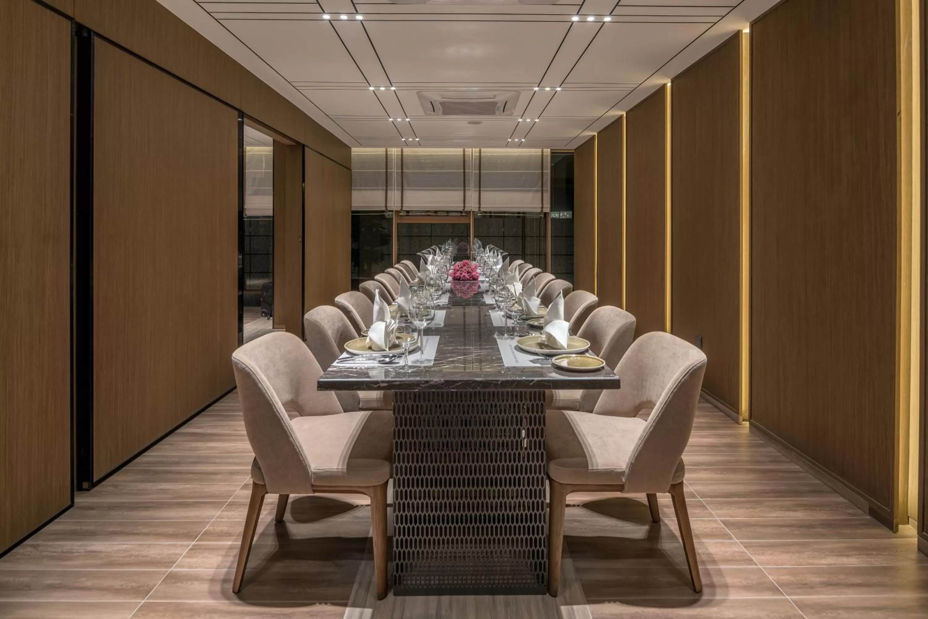 Restaurant/places to eat in Oakwood Premier Phnom Penh