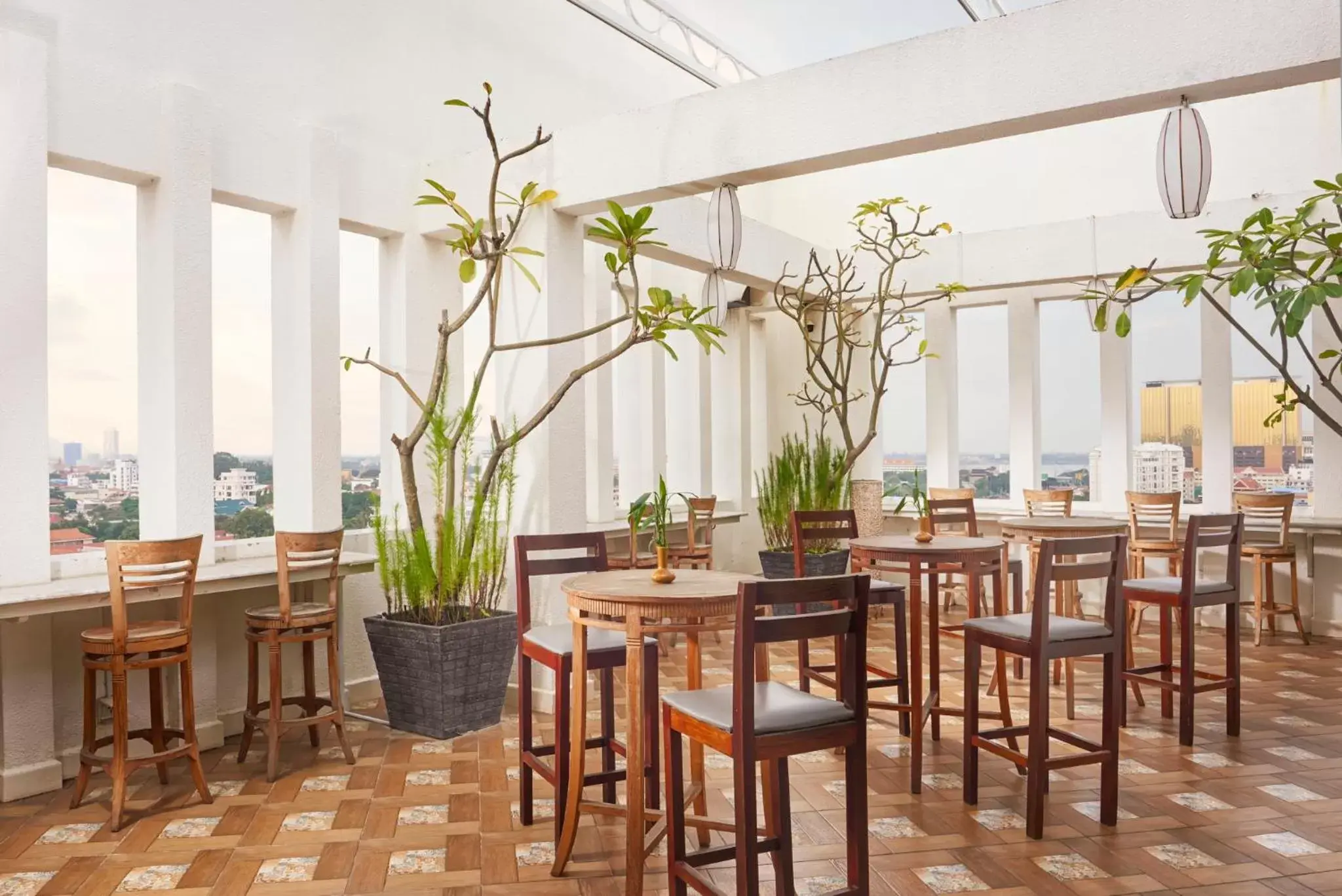 Patio, Restaurant/Places to Eat in Phnom Penh Katari Hotel