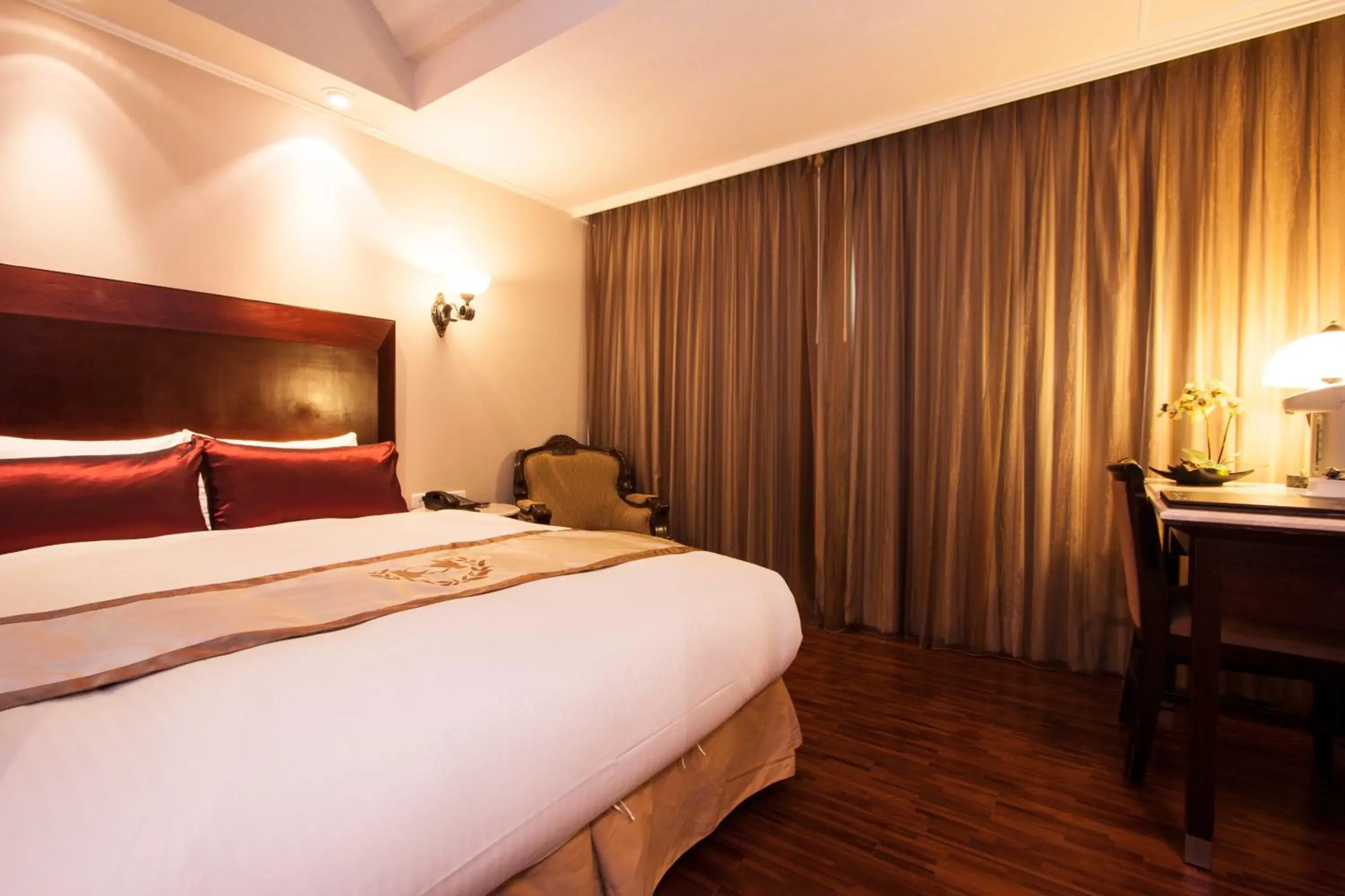 Bed in Charming City Hotel Hualien