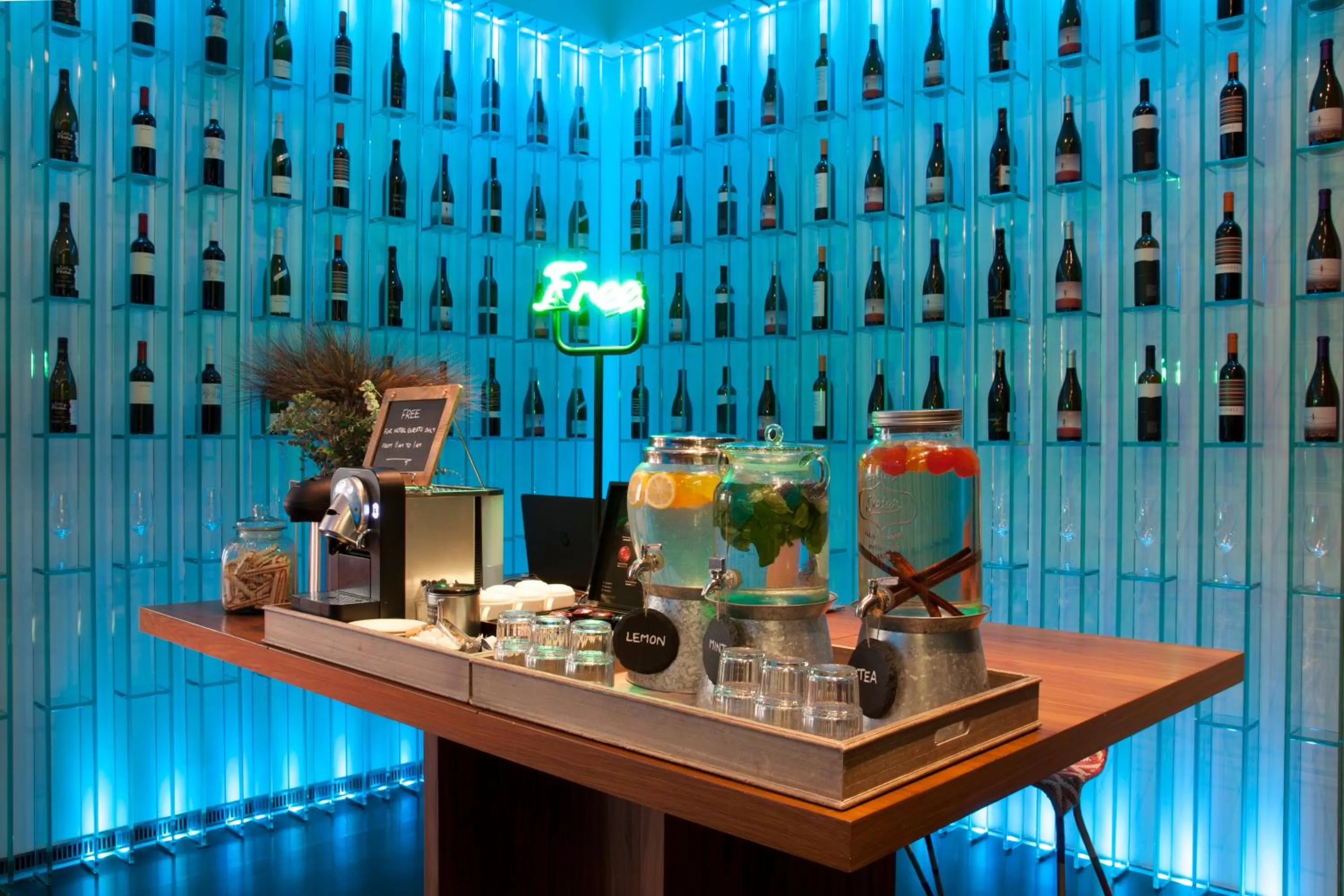 Coffee/tea facilities in Sixtytwo Hotel