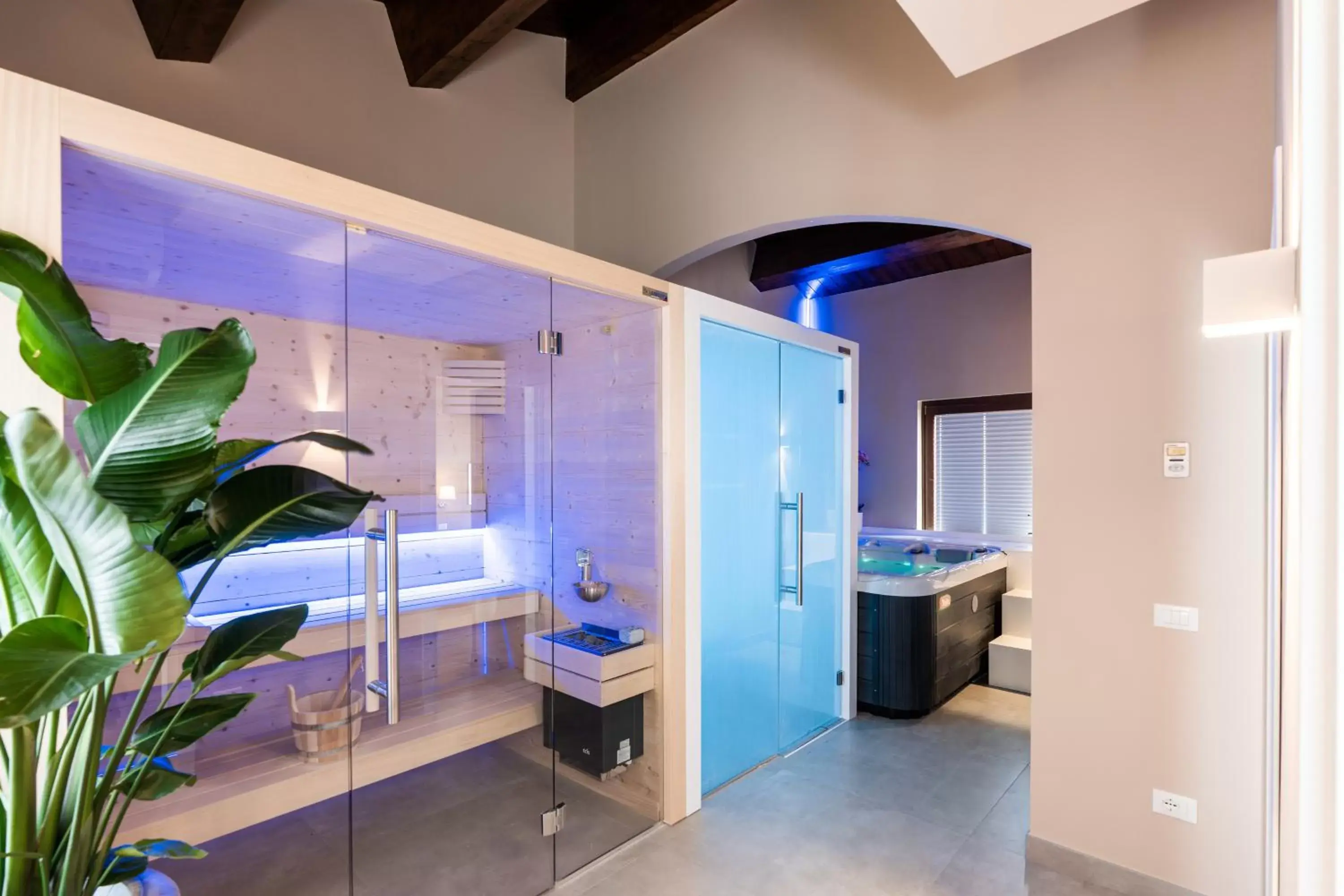 Sauna, Bathroom in GG8 Hotel & Suite SPA