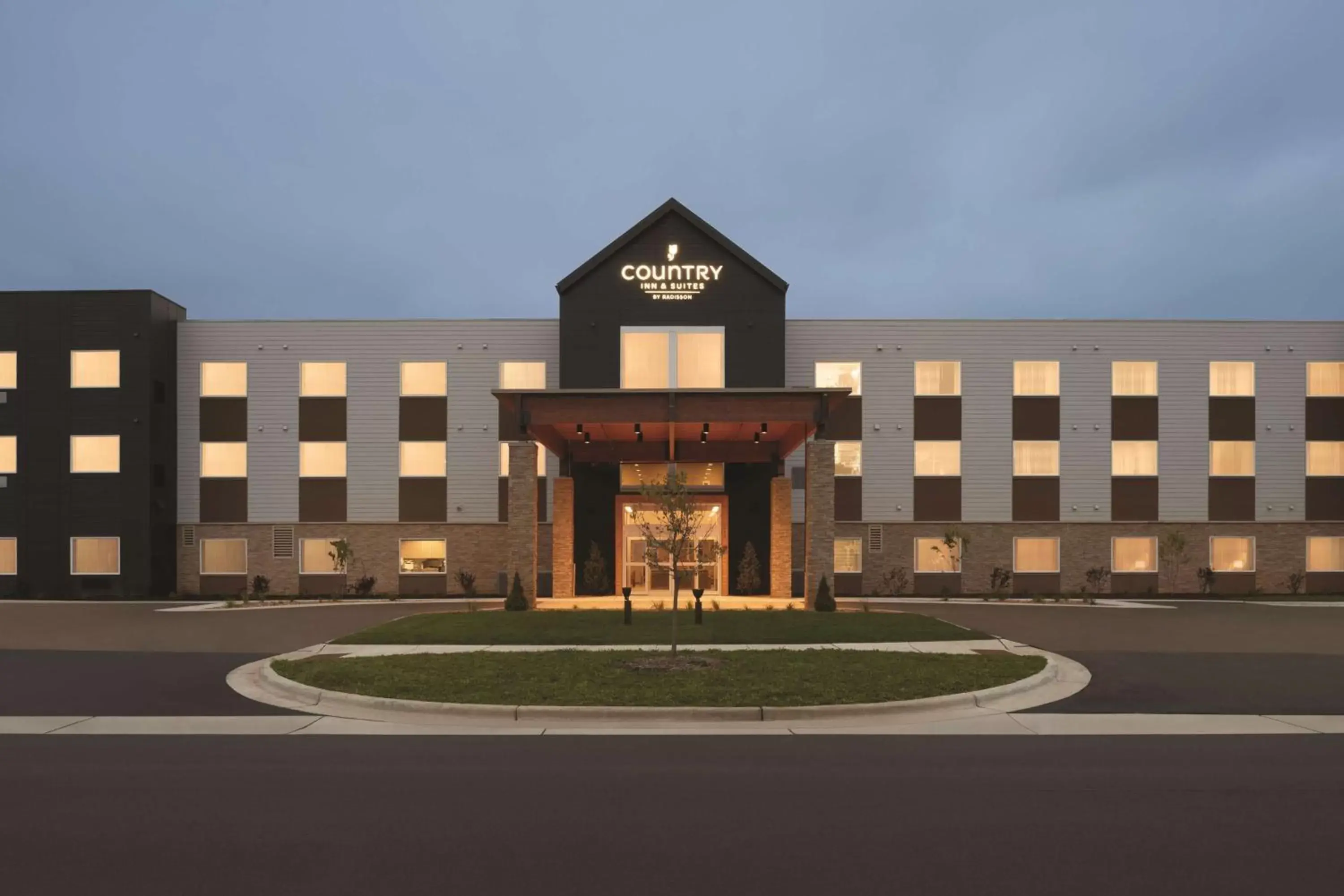 Property Building in Country Inn & Suites by Radisson, Ft. Atkinson, WI