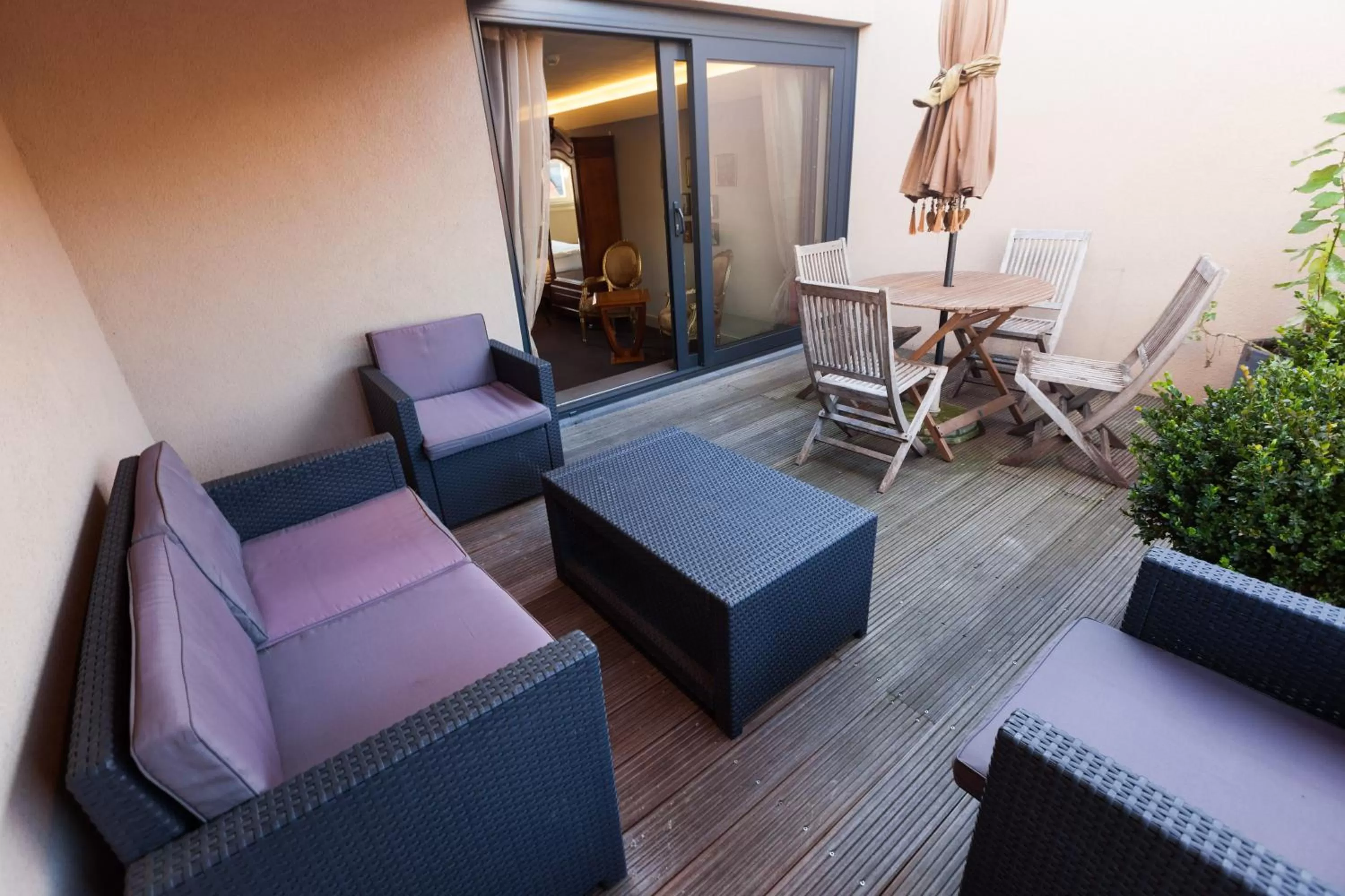 Balcony/Terrace in Hotel Diamonds and Pearls