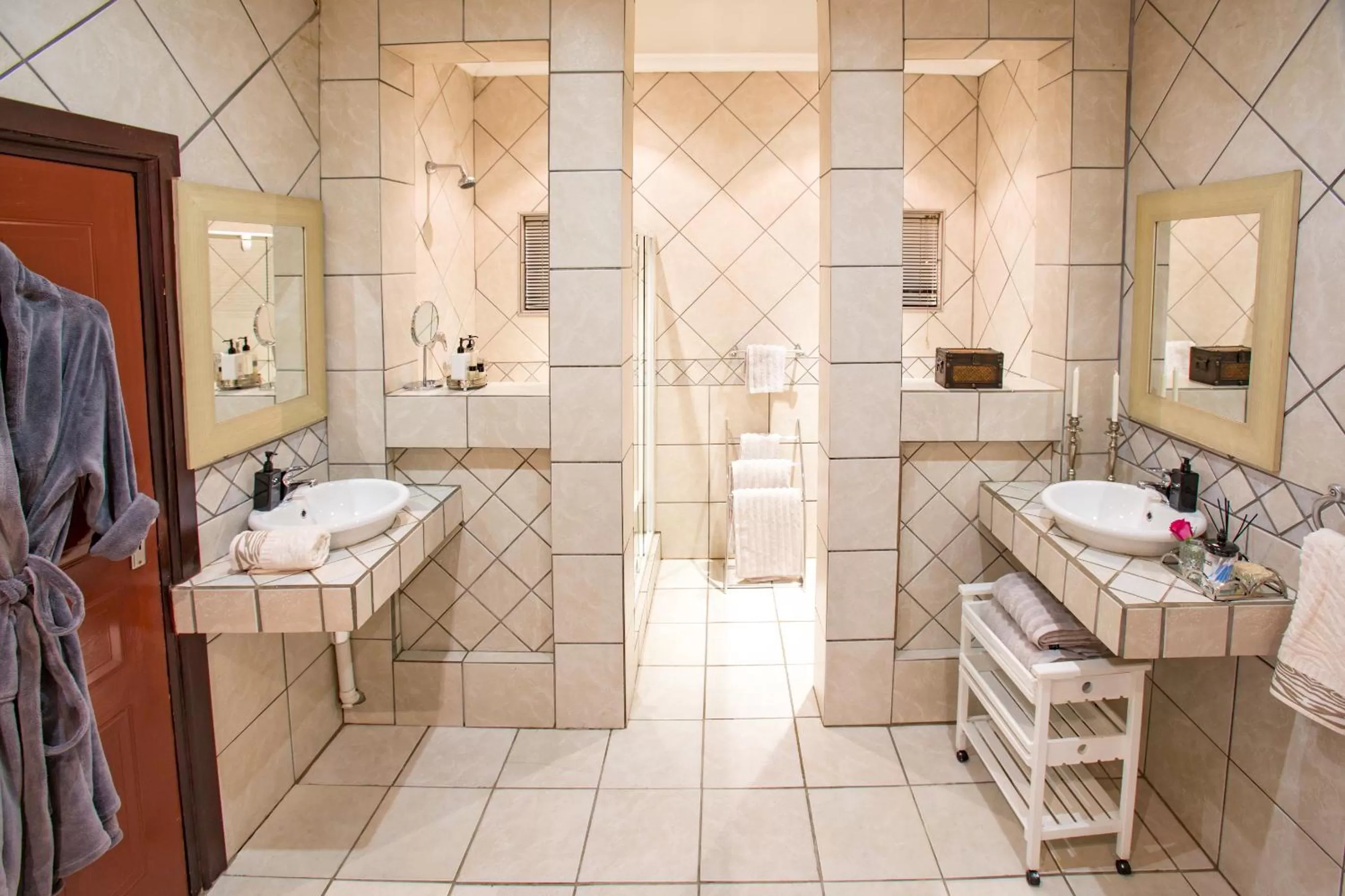 Spacube Luxury Suites and Spa