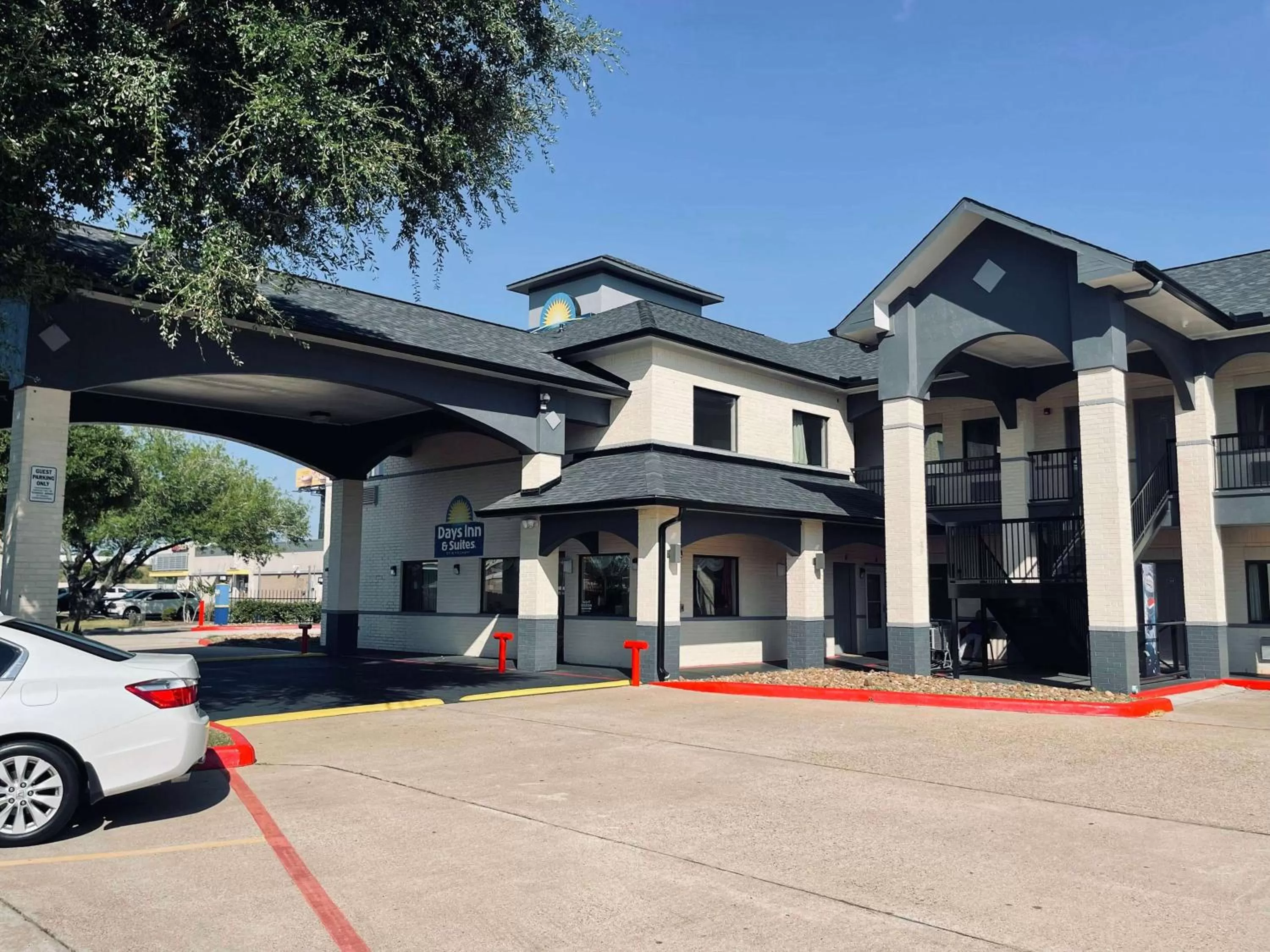 Property building in Days Inn by Wyndham Dickinson TX