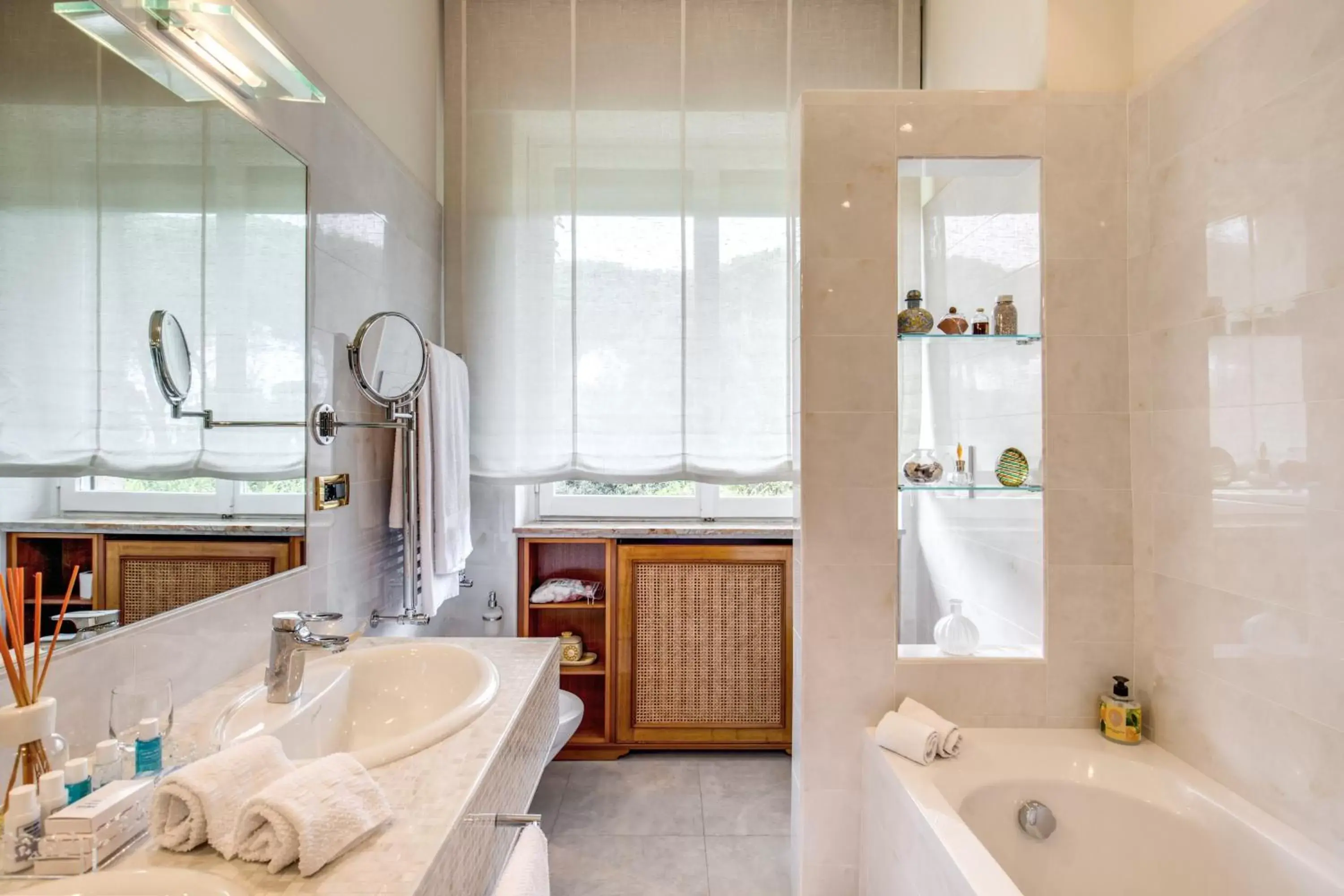 Bathroom in La Gaura Guest House