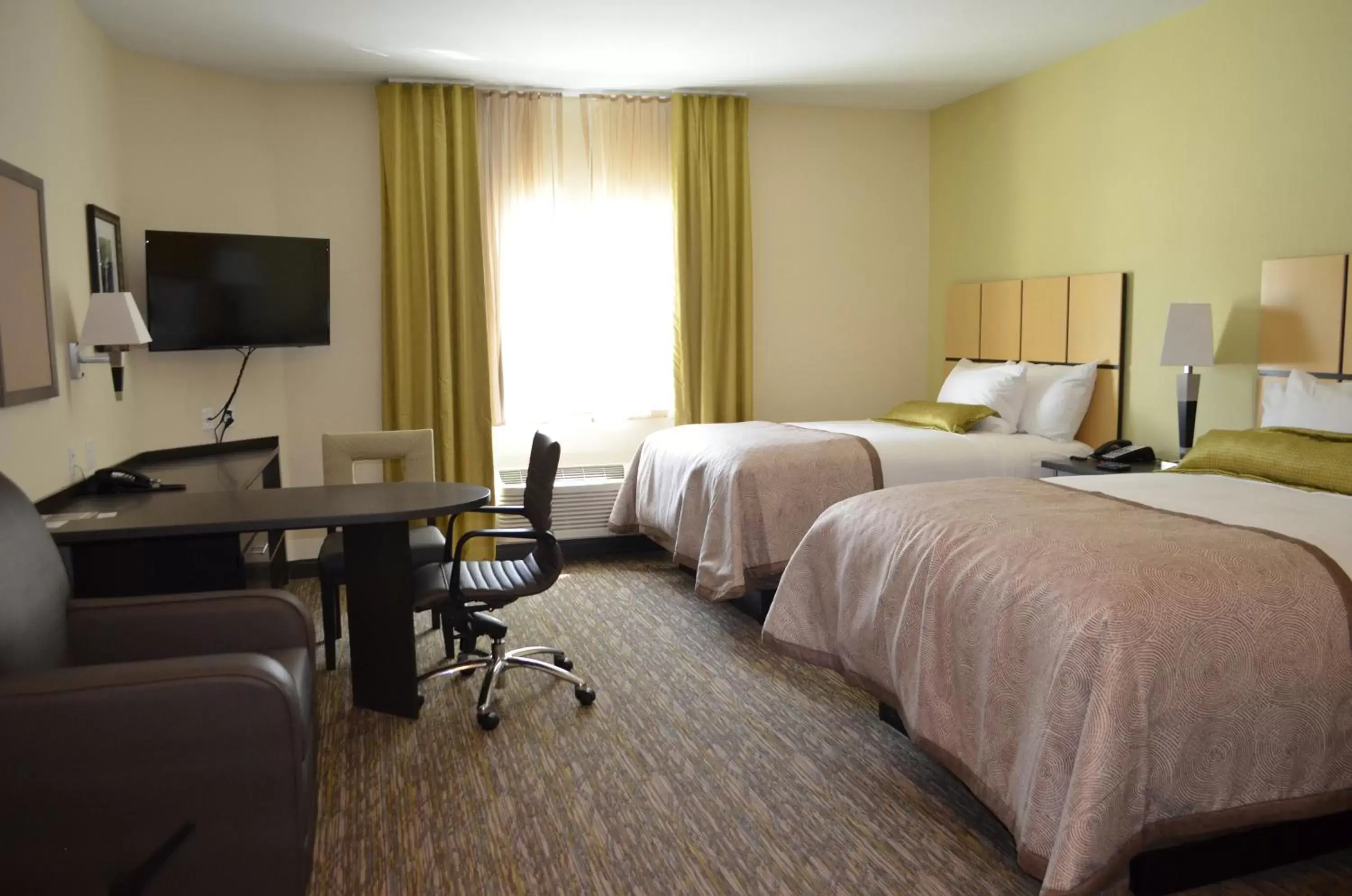 Photo of the whole room, Bed in Candlewood Suites San Antonio Airport, an IHG Hotel