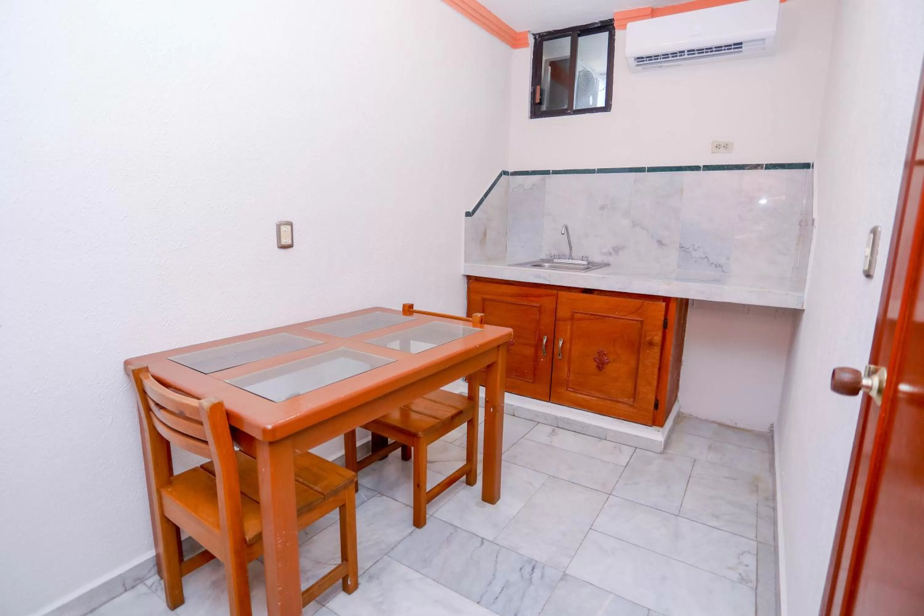 Dining area in Hotel Avenida Cancun