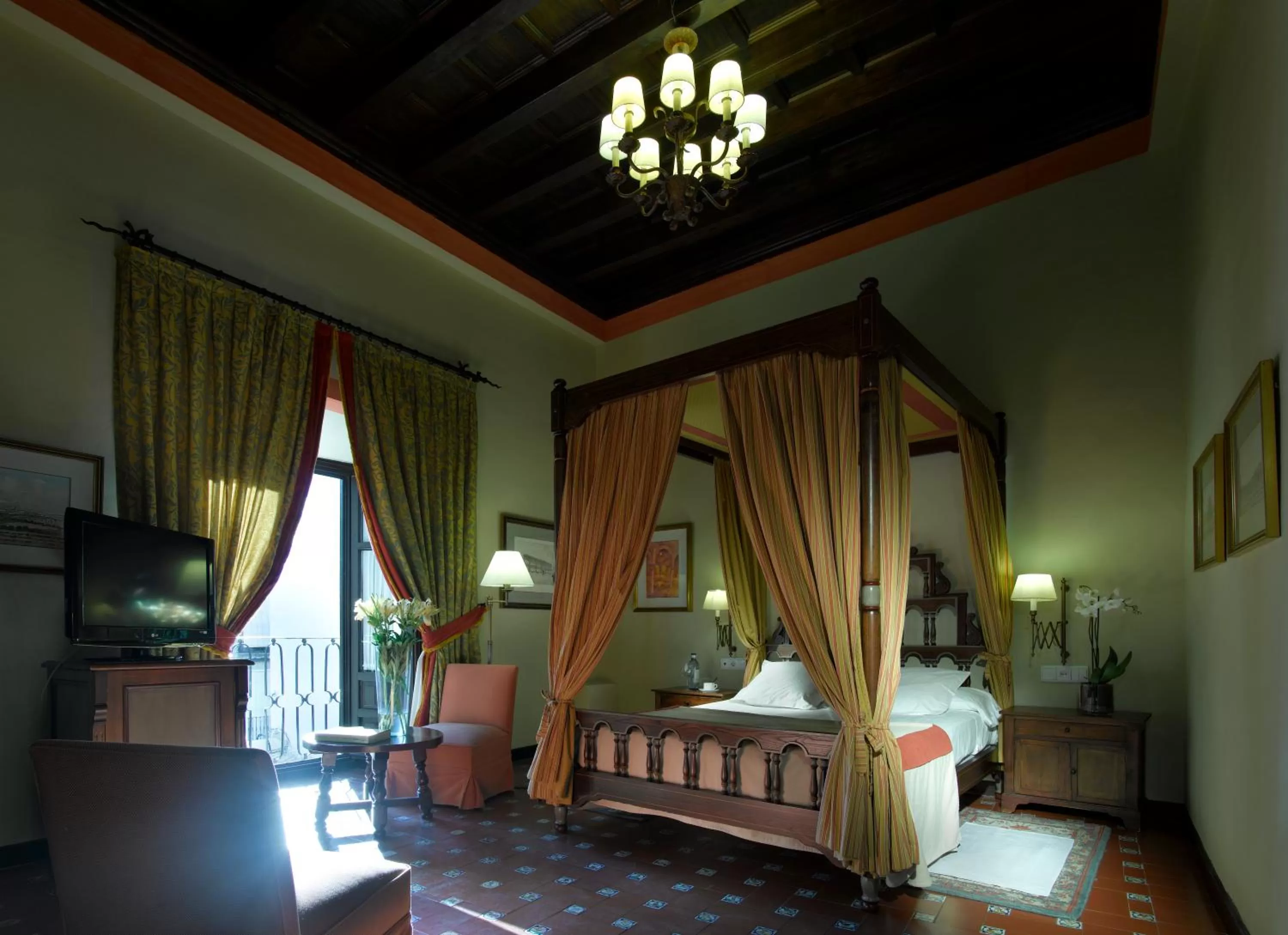 Photo of the whole room, Bed in Parador de Ubeda