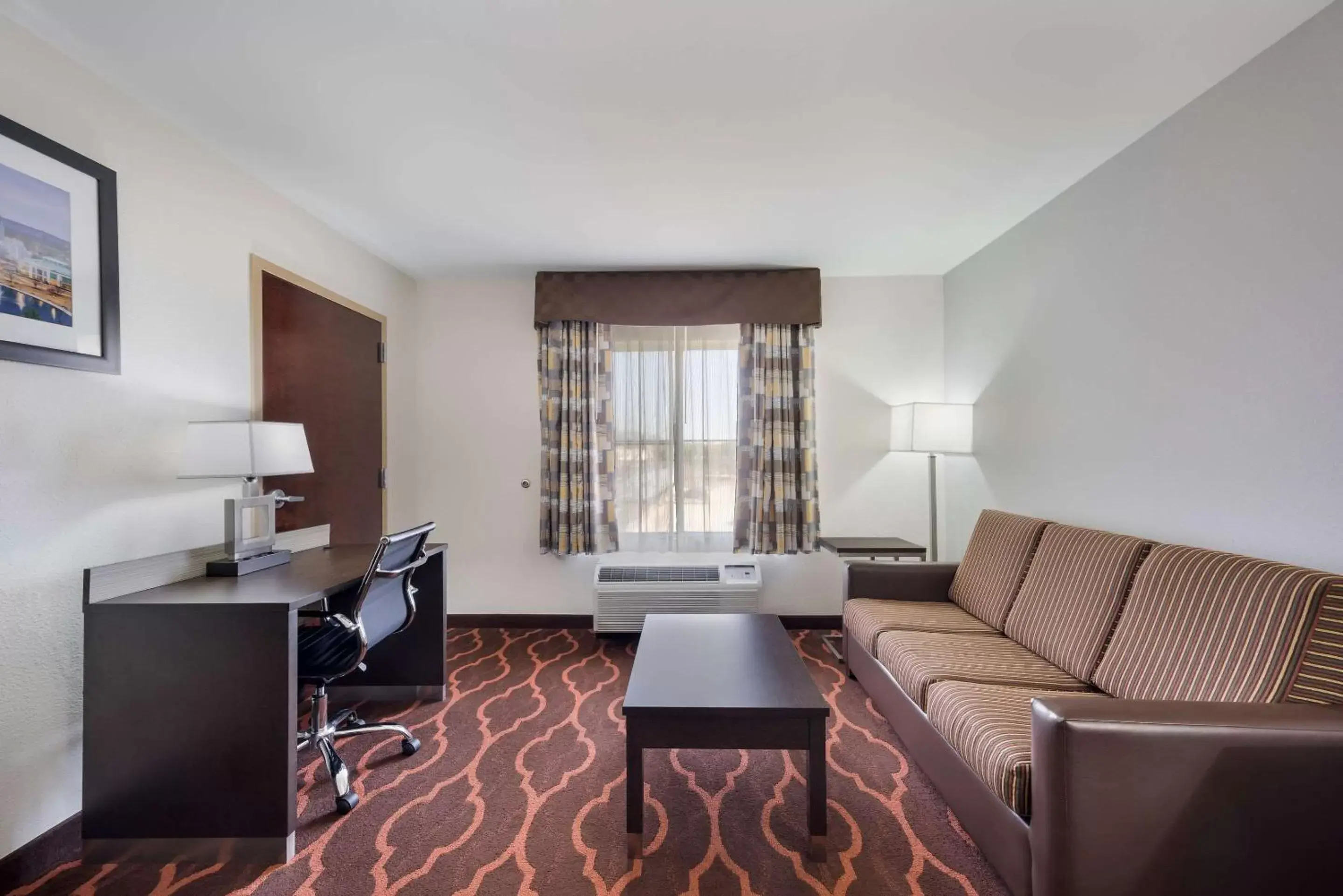 Photo of the whole room, Seating Area in Quality Inn & Suites Huntsville Research Park Area