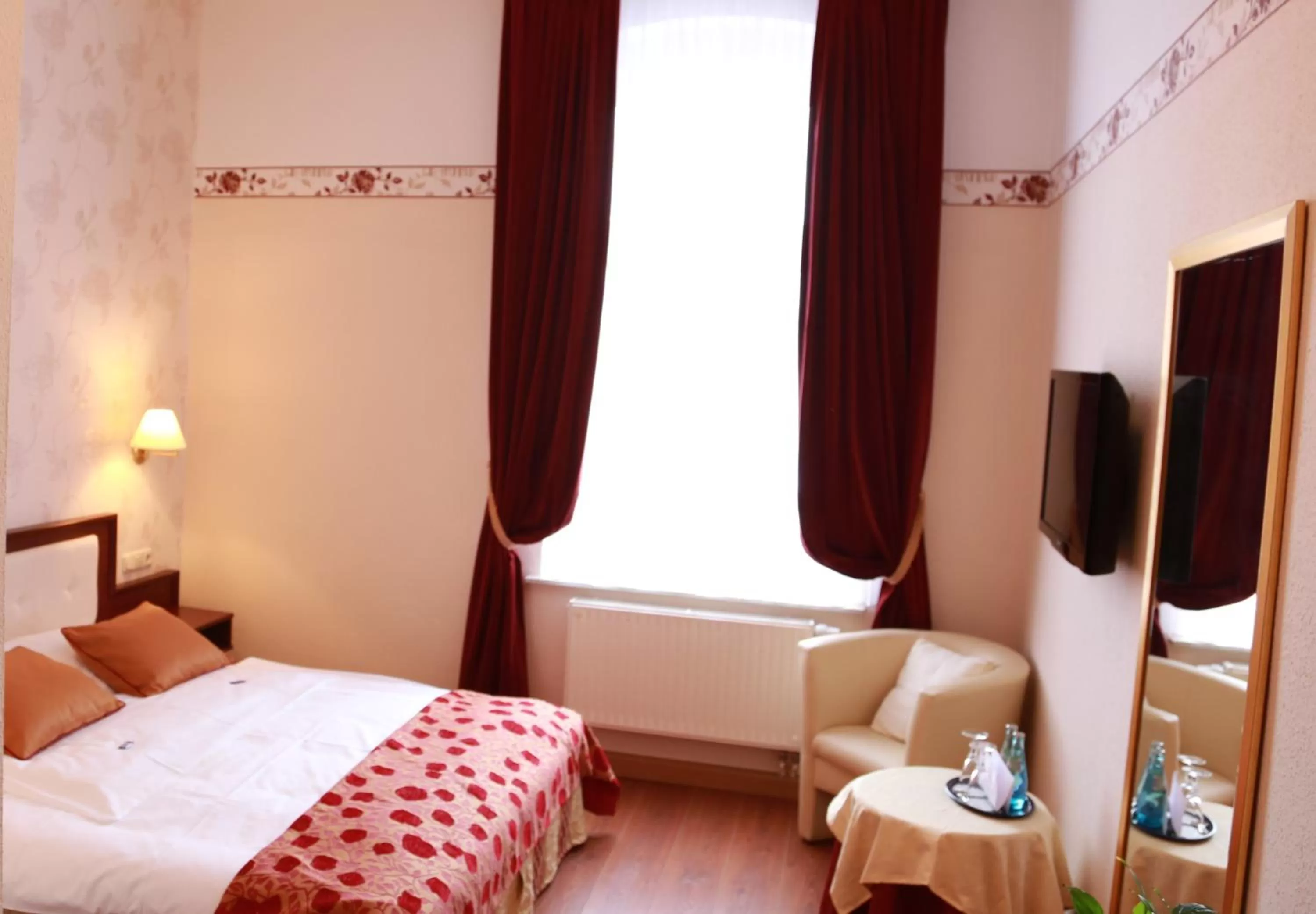 Photo of the whole room, Bed in In Piazza