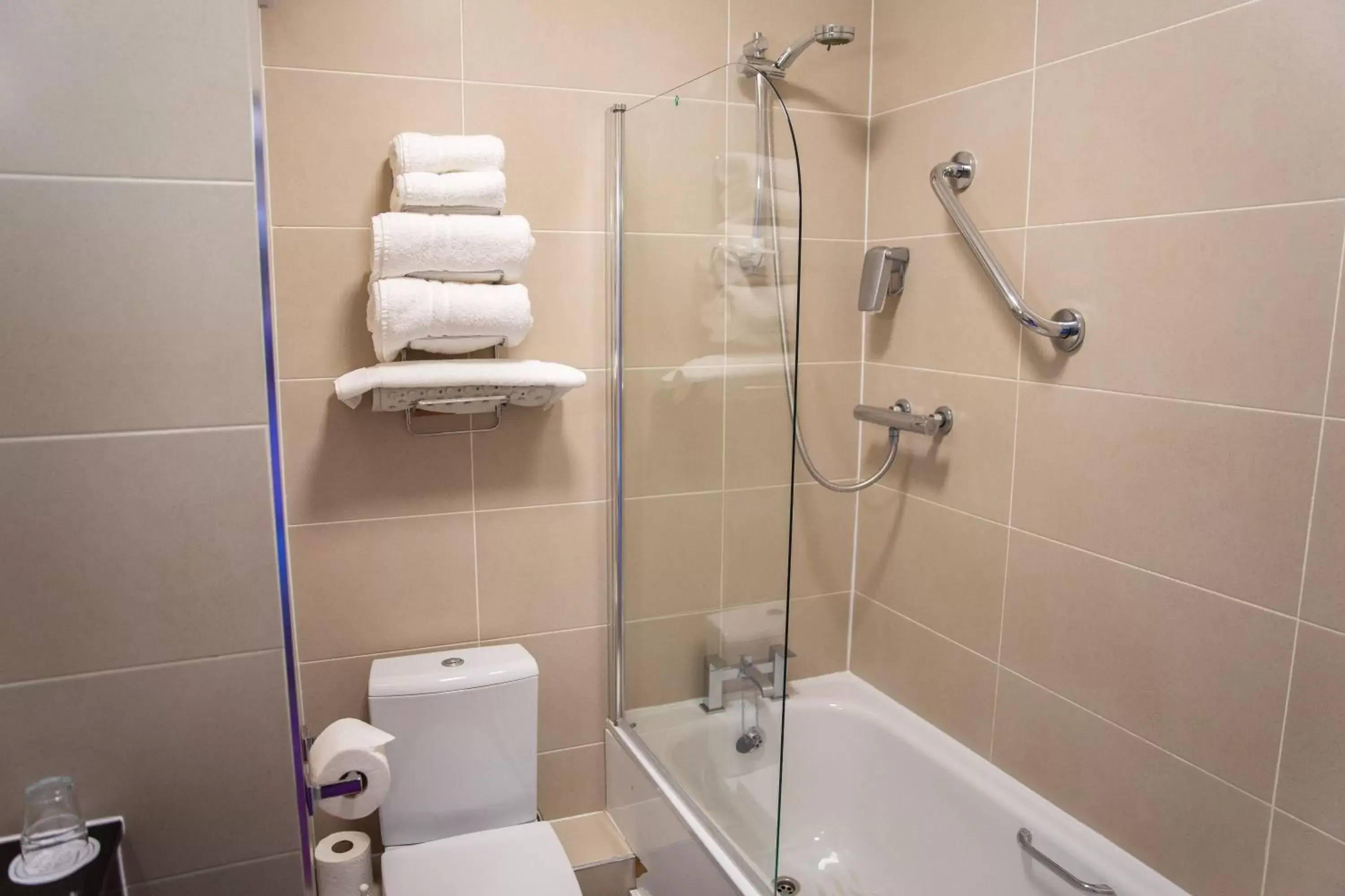 Bathroom in The Lucan Spa Hotel
